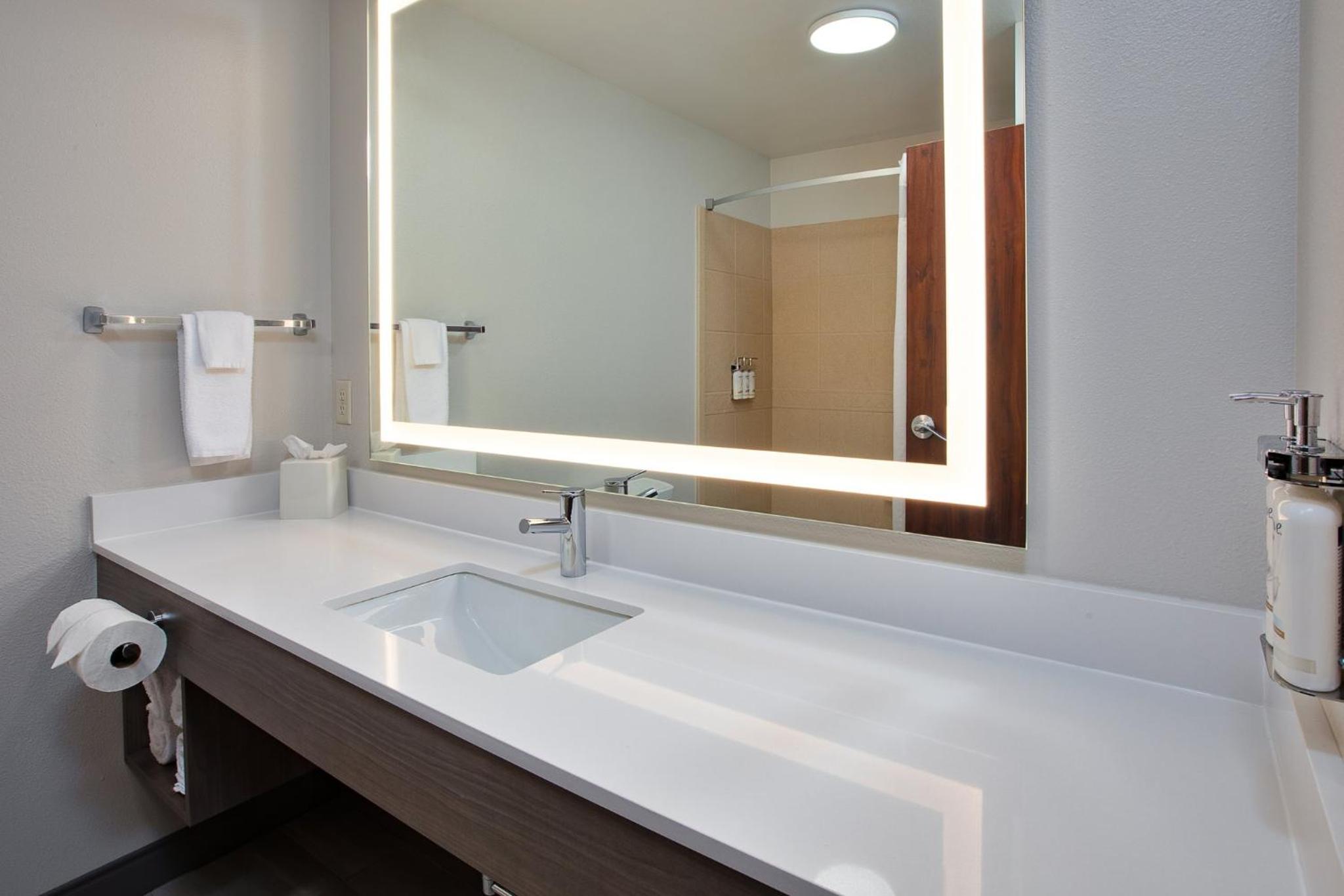 Queen Suite with Two Queen Beds and Sofa Bed photo 2