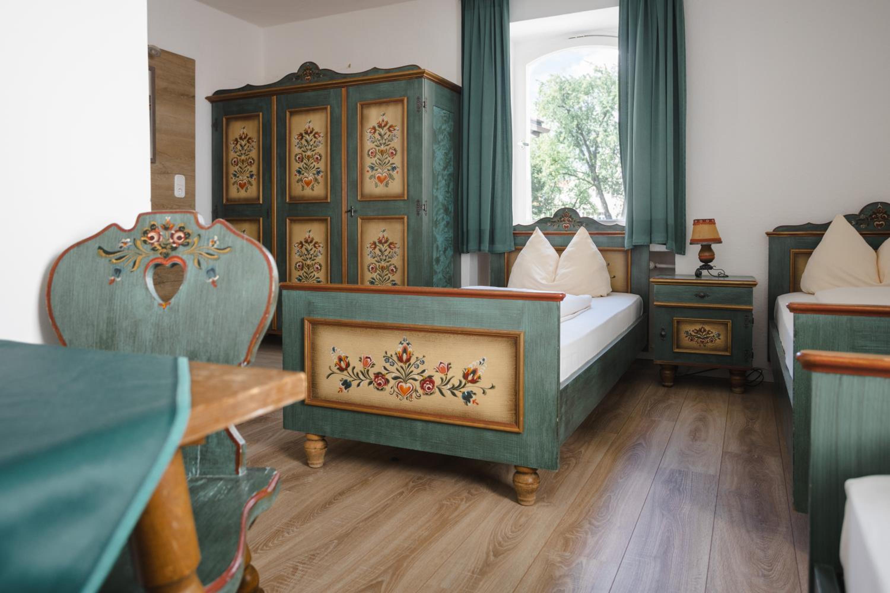 Single Room with Shared Bathroom