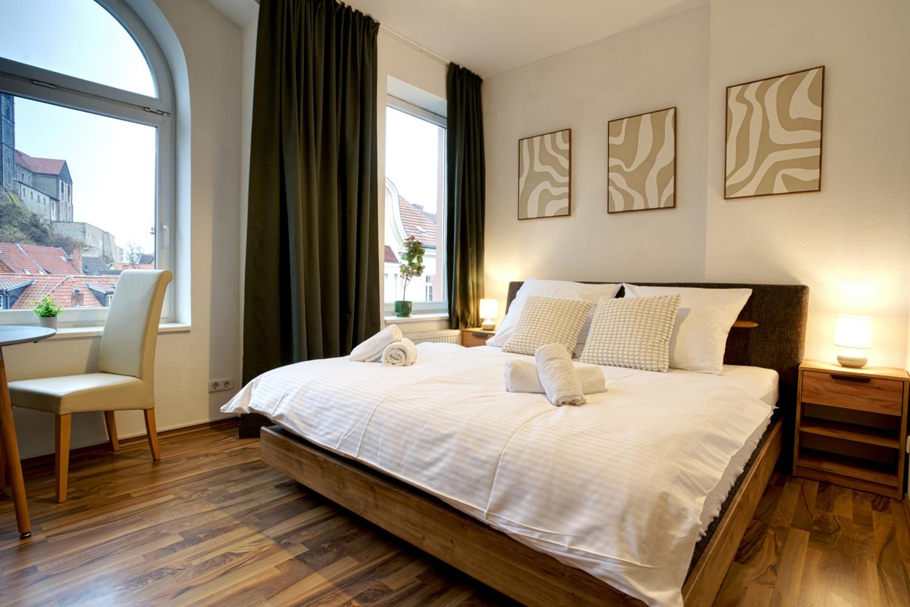 One-Bedroom Apartment with City View photo 2