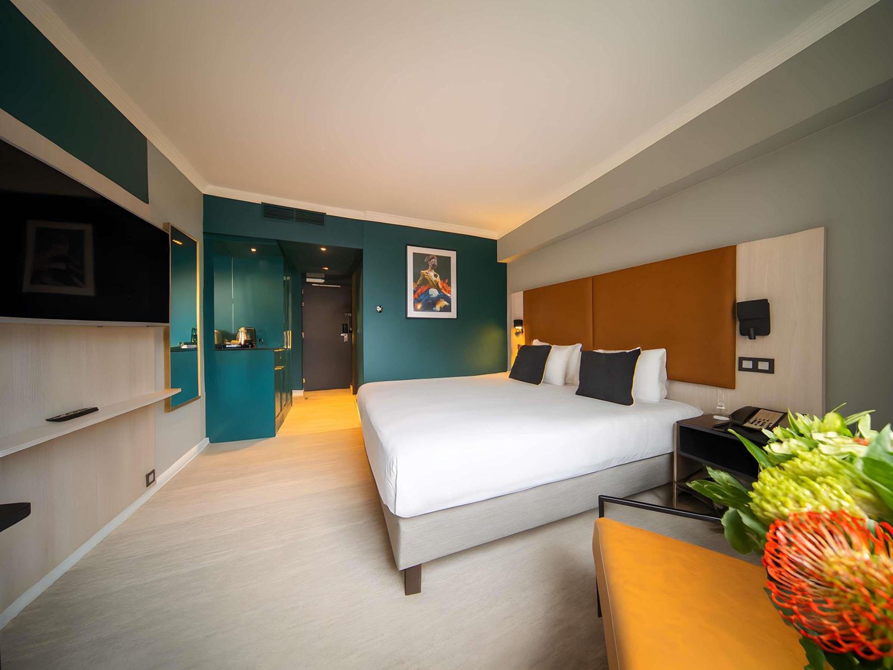 Superior King Room - City side - Photo 2