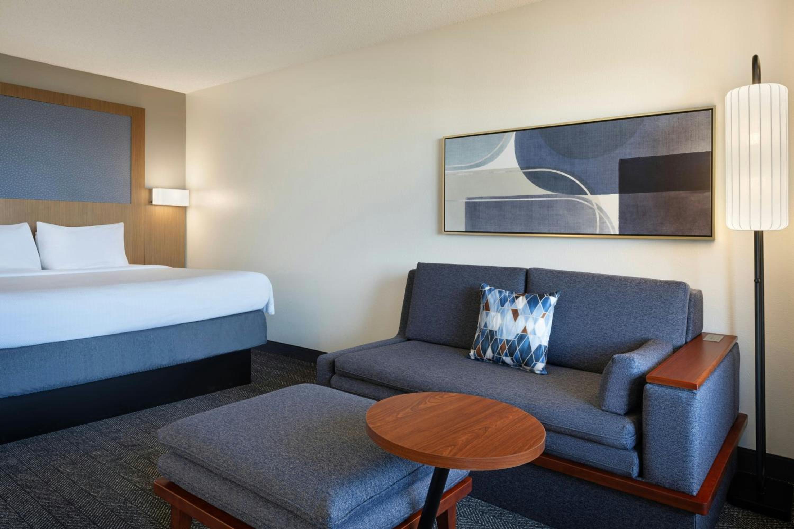 King Room with Sofa Bed - Hearing Accessible - Photo 2
