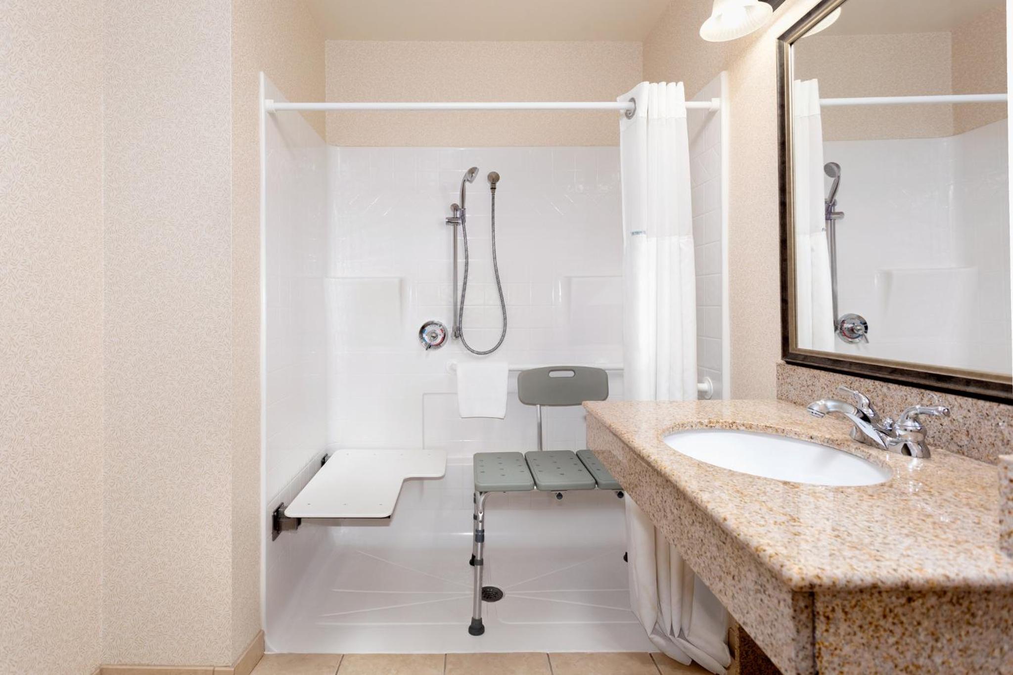 Standard Queen Room with Mobility Accessible Roll-In Shower photo 2