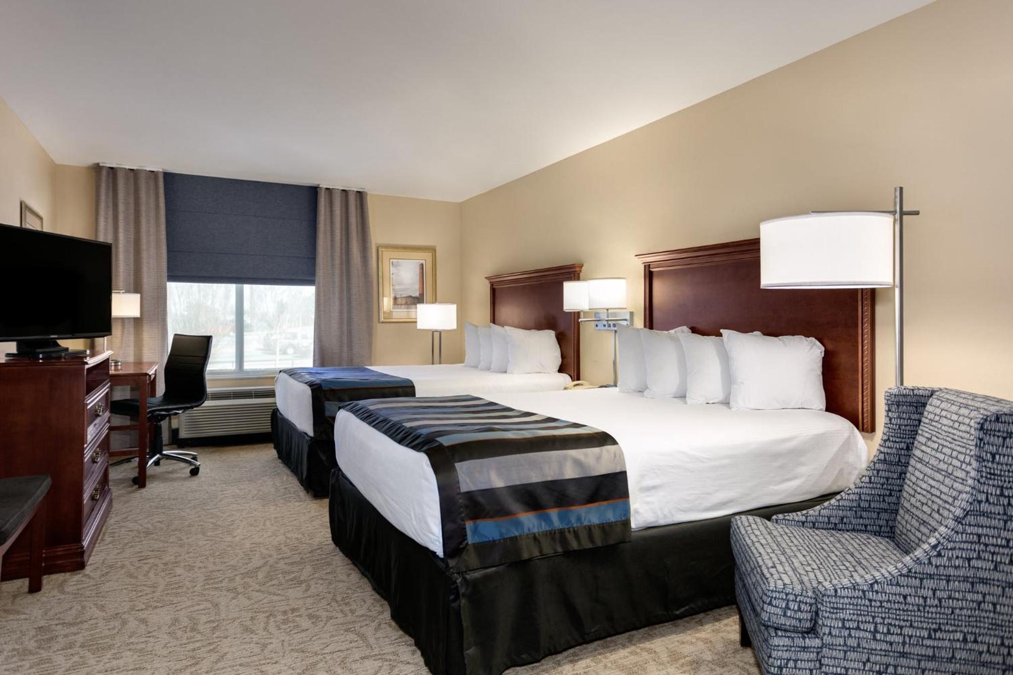 Standard Room with Two Queen Beds - Photo 2