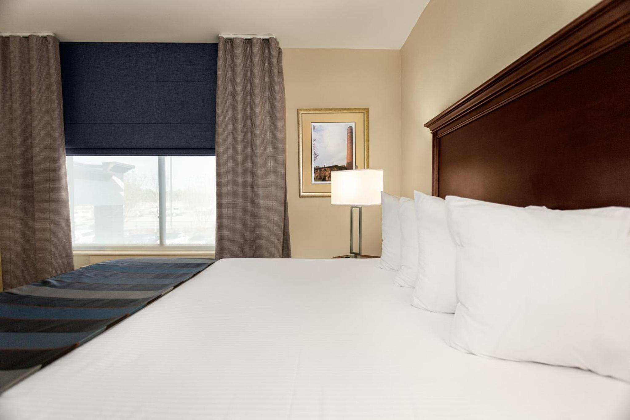 Standard Room with Two Queen Beds - Photo 1