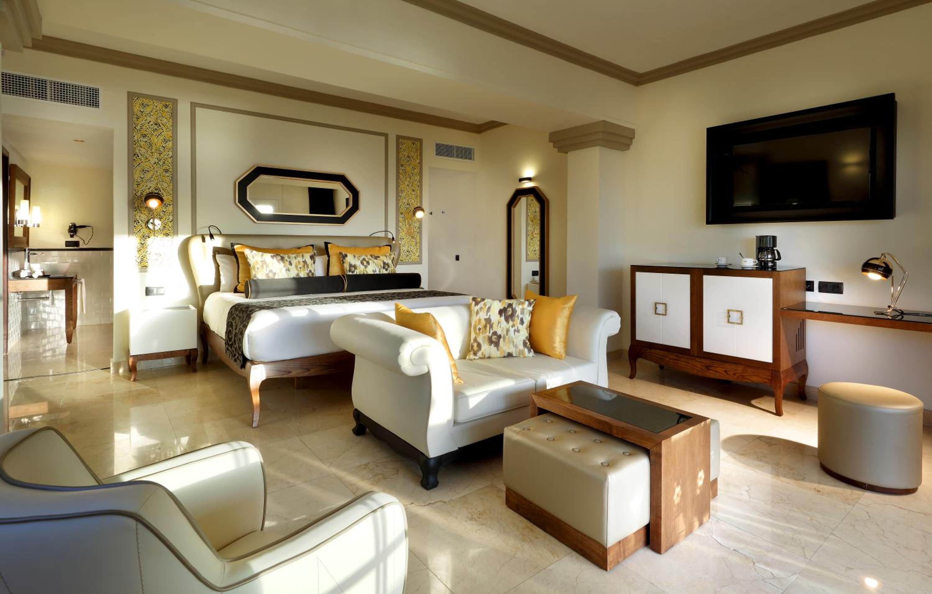 Romance Villa Suite Ocean View thumbnail 6