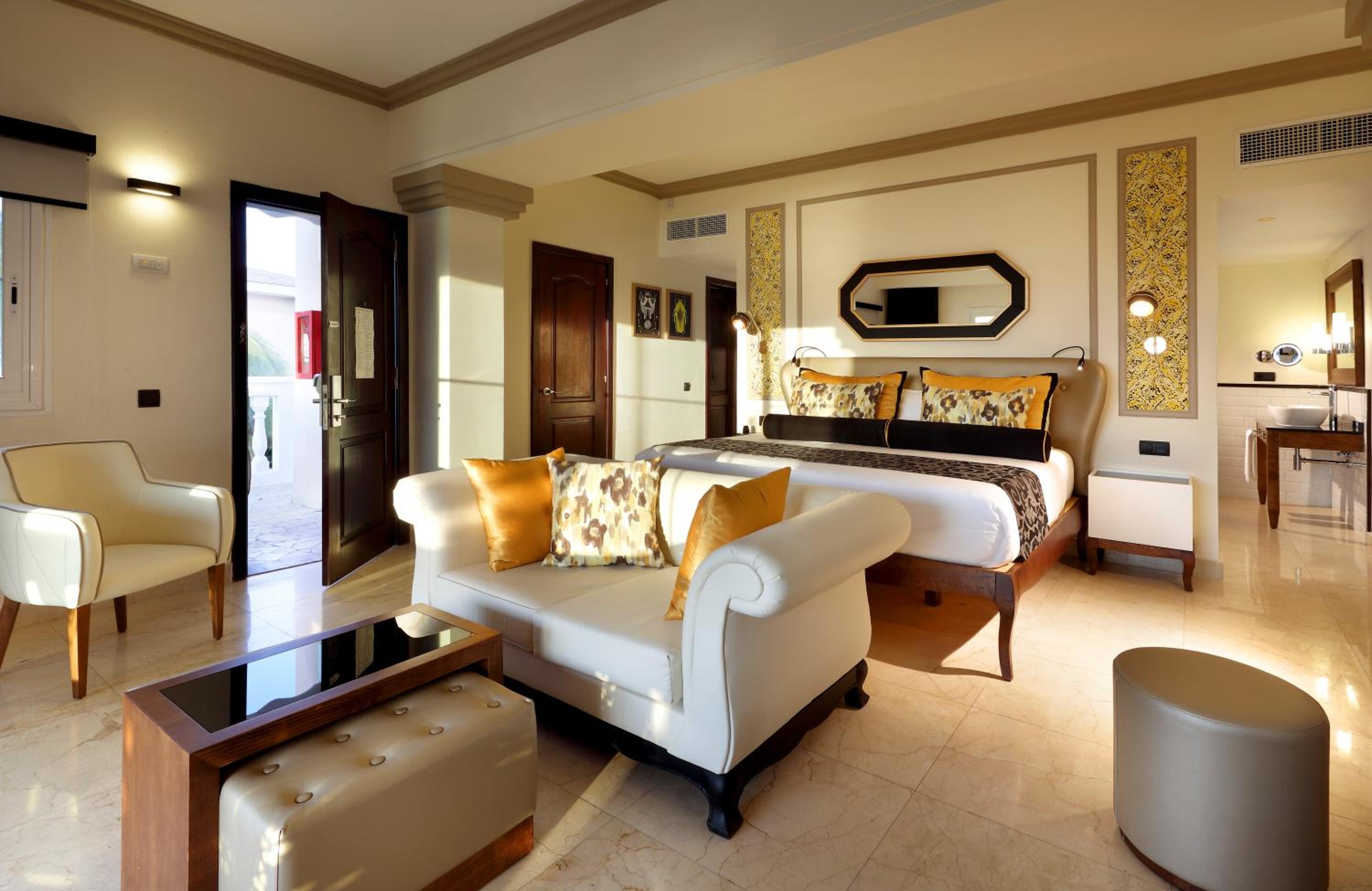 Romance Villa Suite Ocean View thumbnail 5