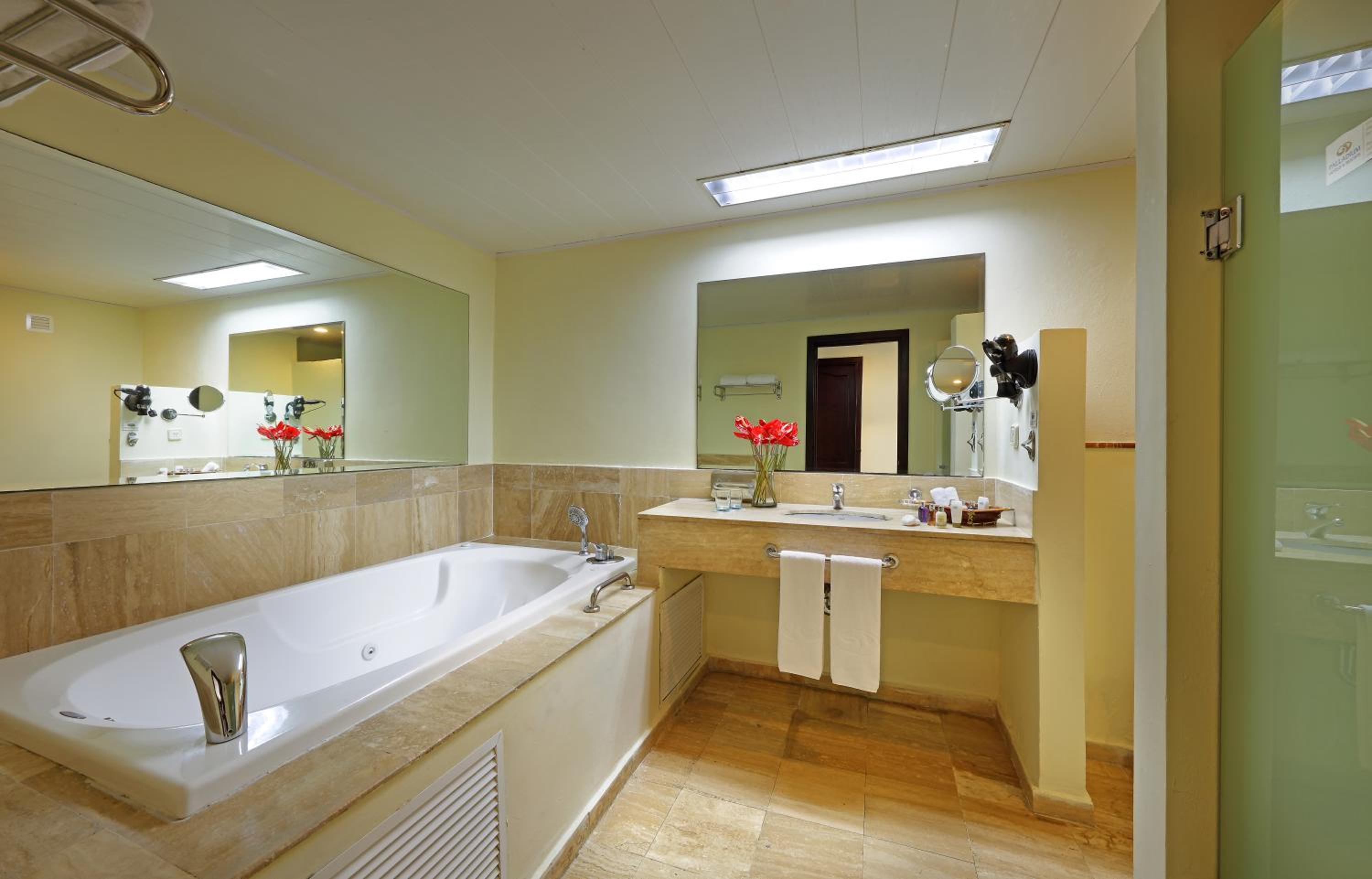 Junior Suite, Beachside thumbnail 5