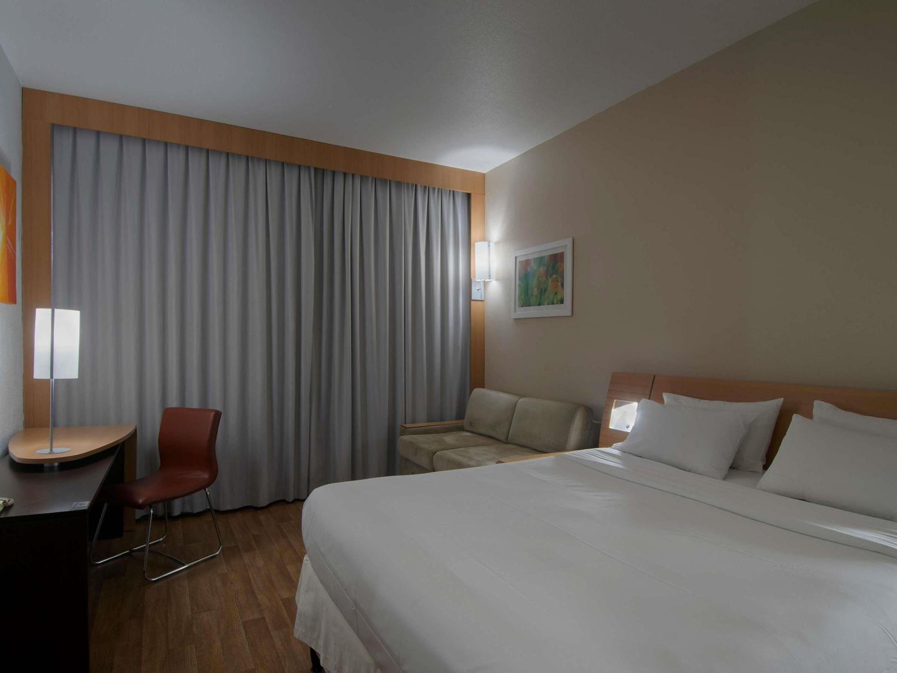 Standard Room with One Double Bed and a Sofa Bed - Photo 2