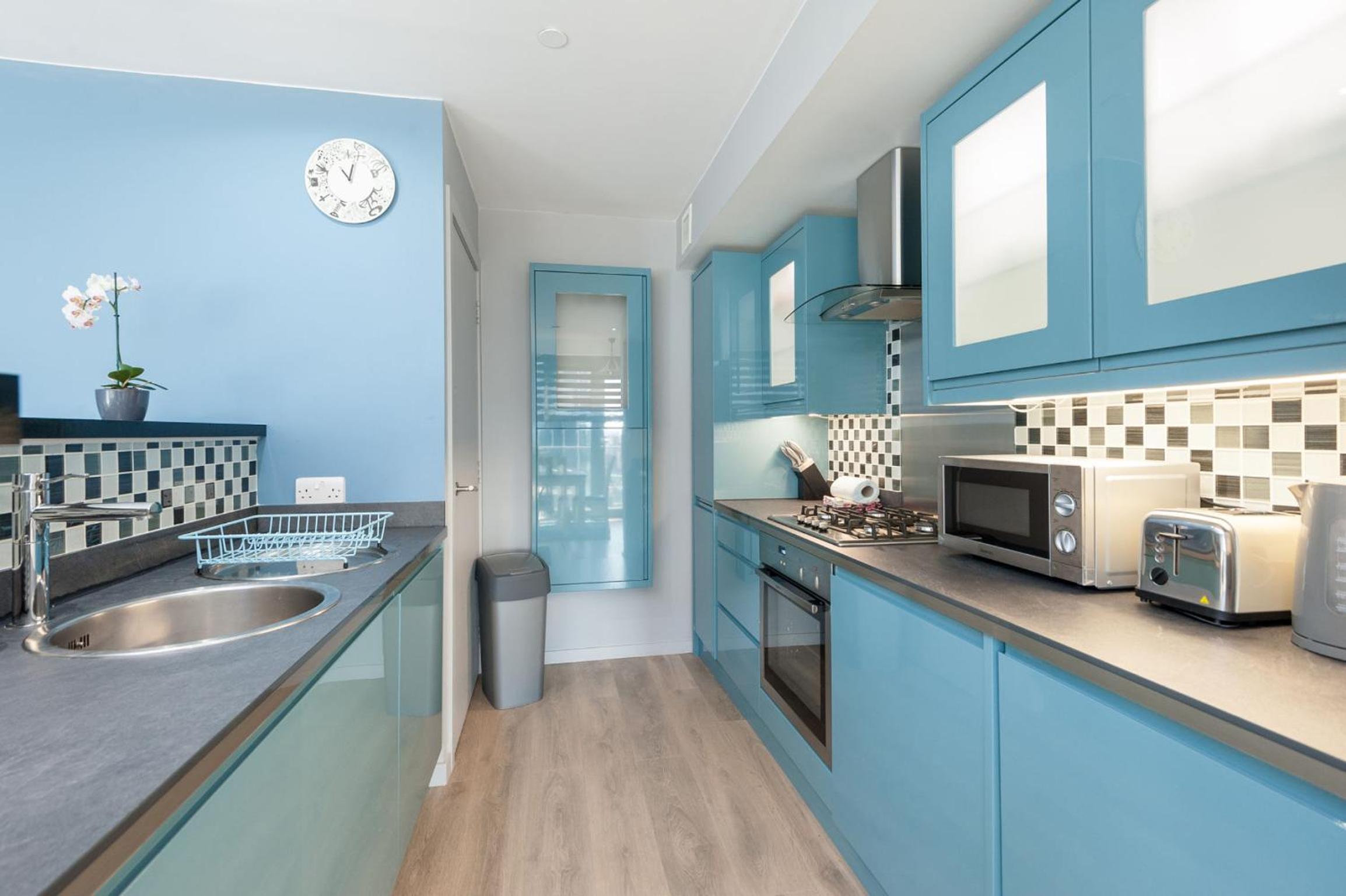 Three-Bedroom Apartment - Cowcaddens Road G4 0hl photo 3
