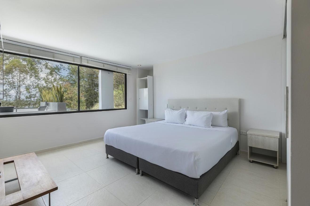 Three-Bedroom Deluxe Apartment photo 2