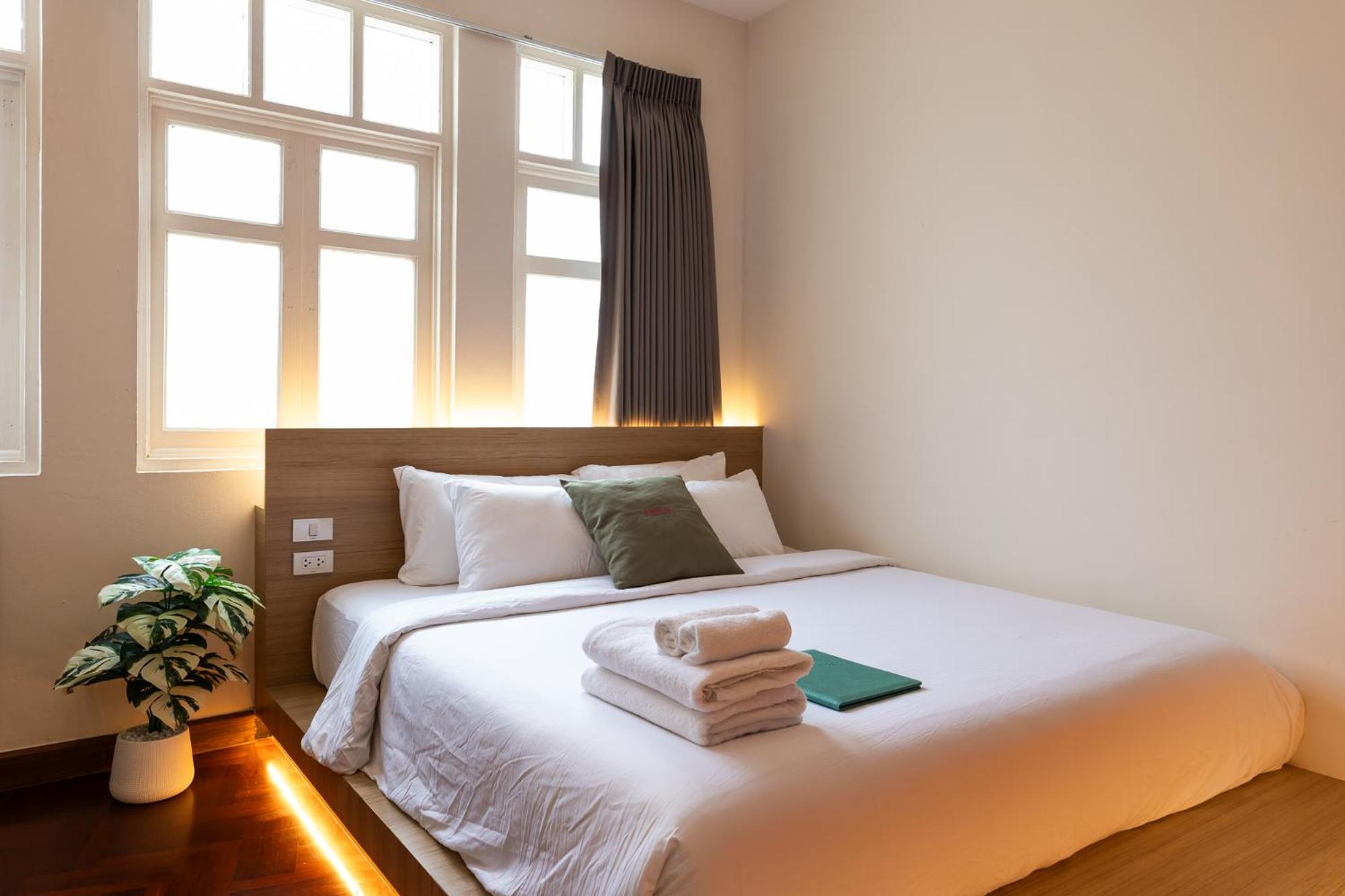 Studio Apartment photo 1