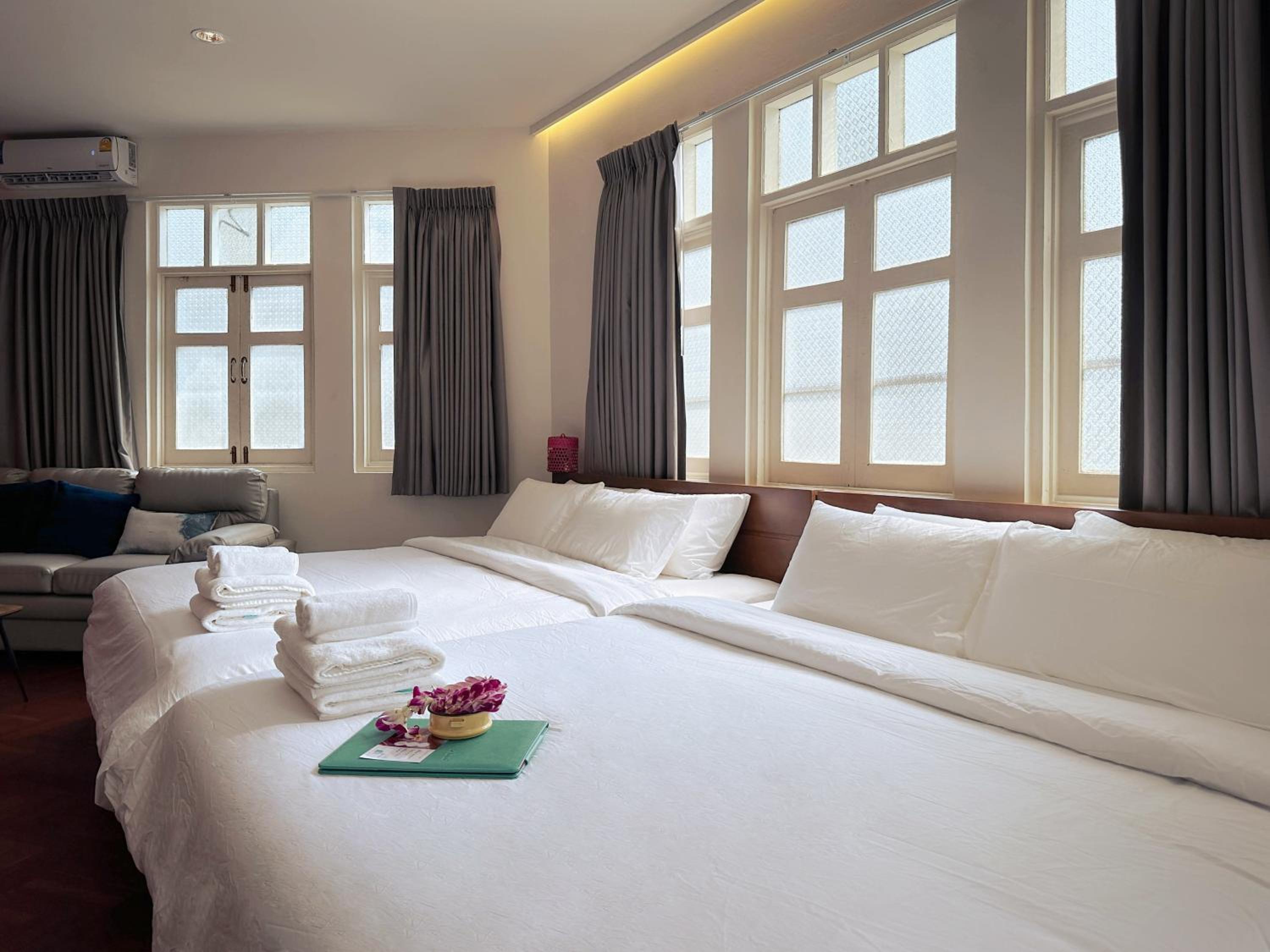 Superior Family Room photo 2