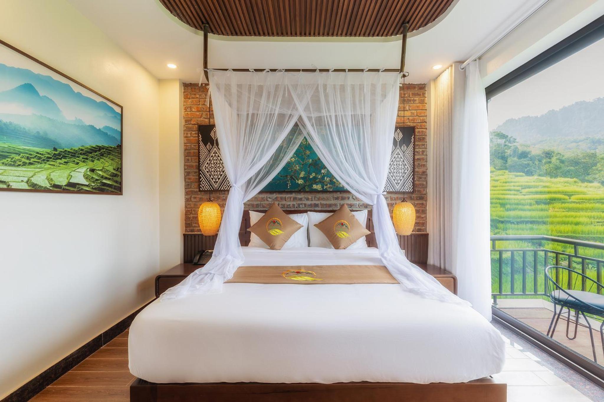 Deluxe Double Room with Balcony photo 1