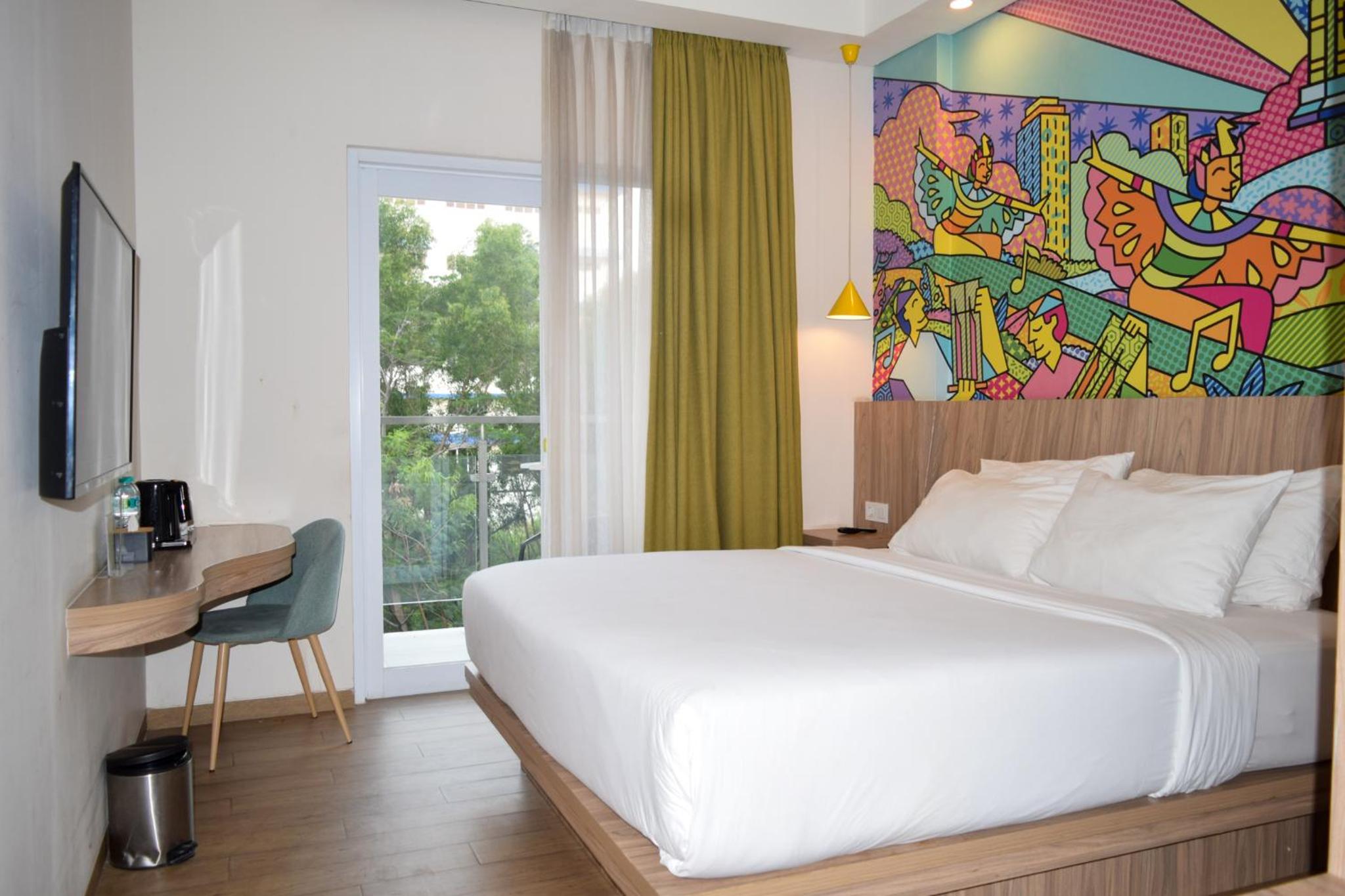 Queen Room with Balcony photo 3