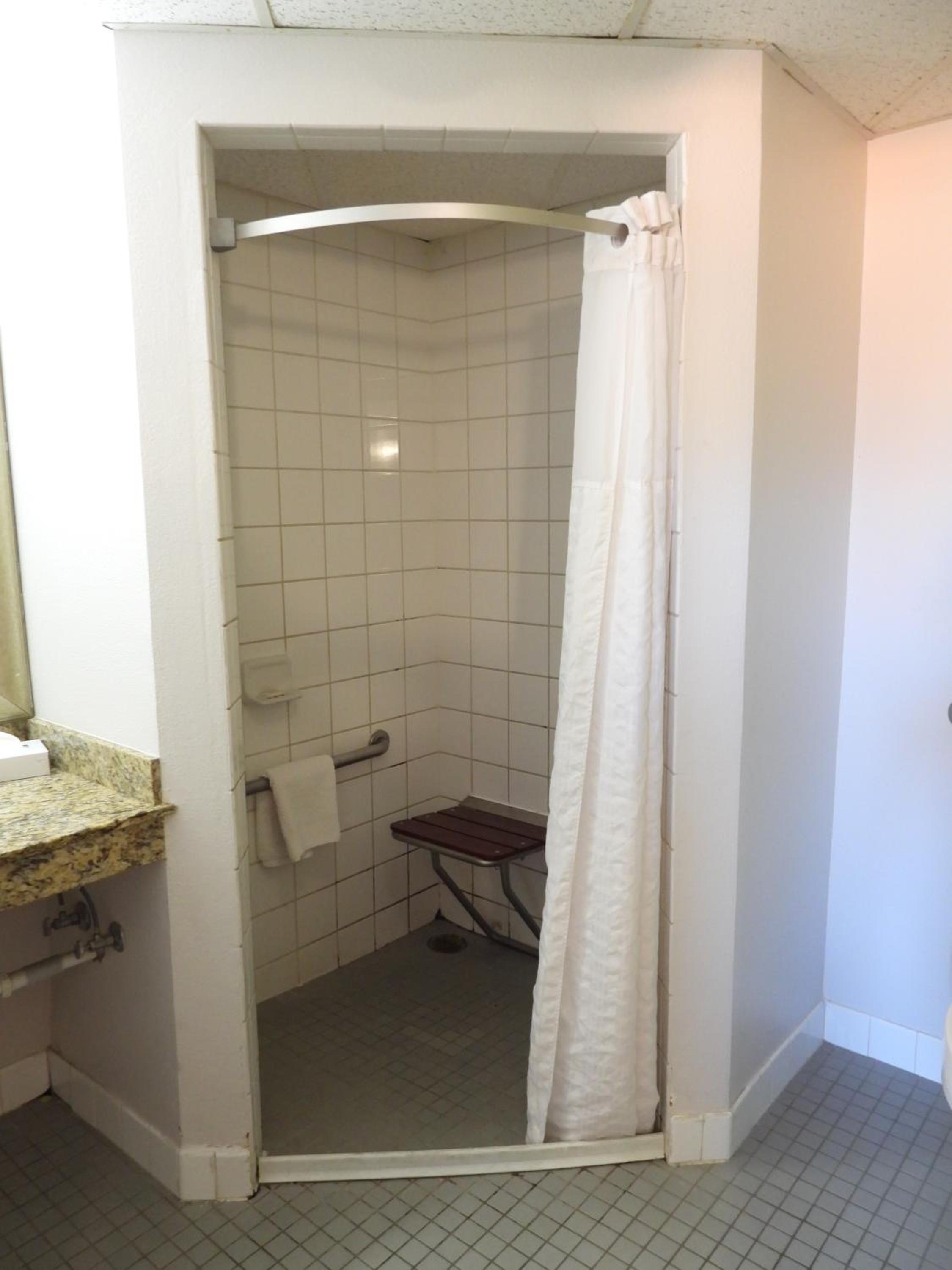 King Room with Roll-In Shower - Mobility/Hearing Accessible - Non-Smoking - Photo 2