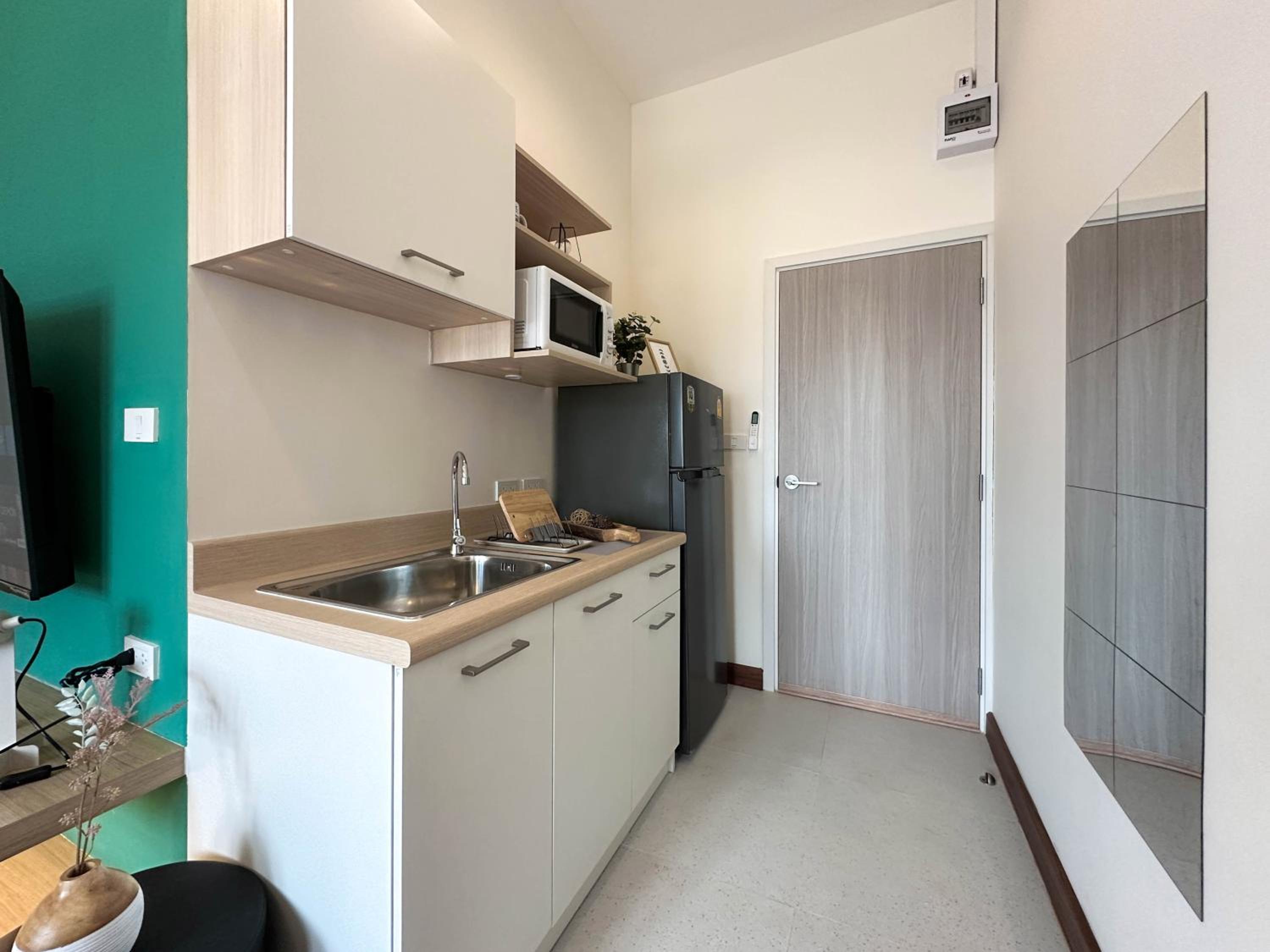 Studio Apartment photo 1