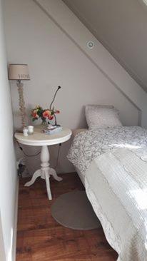 Single Room with Shared Shower and Toilet photo 2