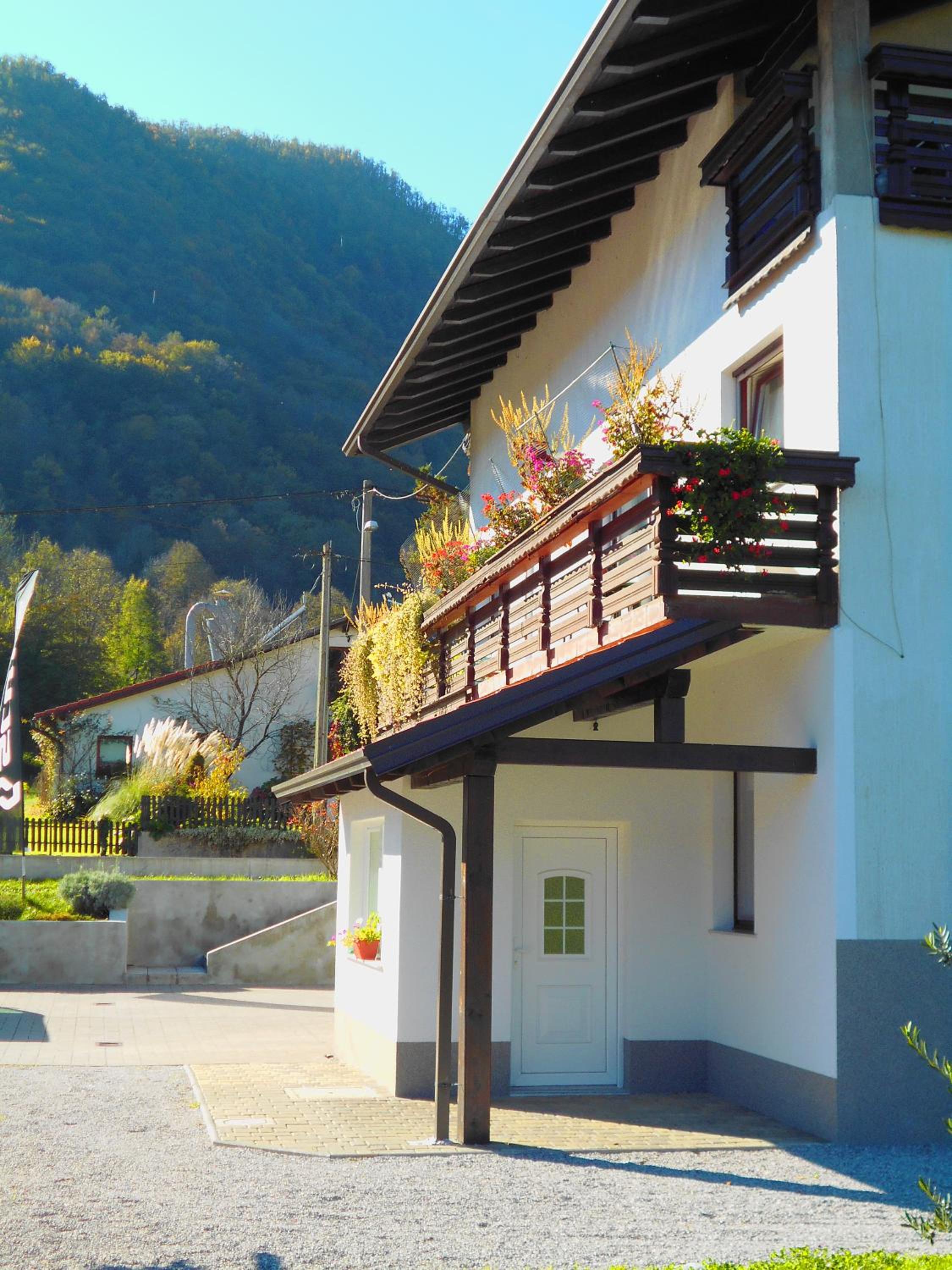 Apartment with Mountain View photo 1