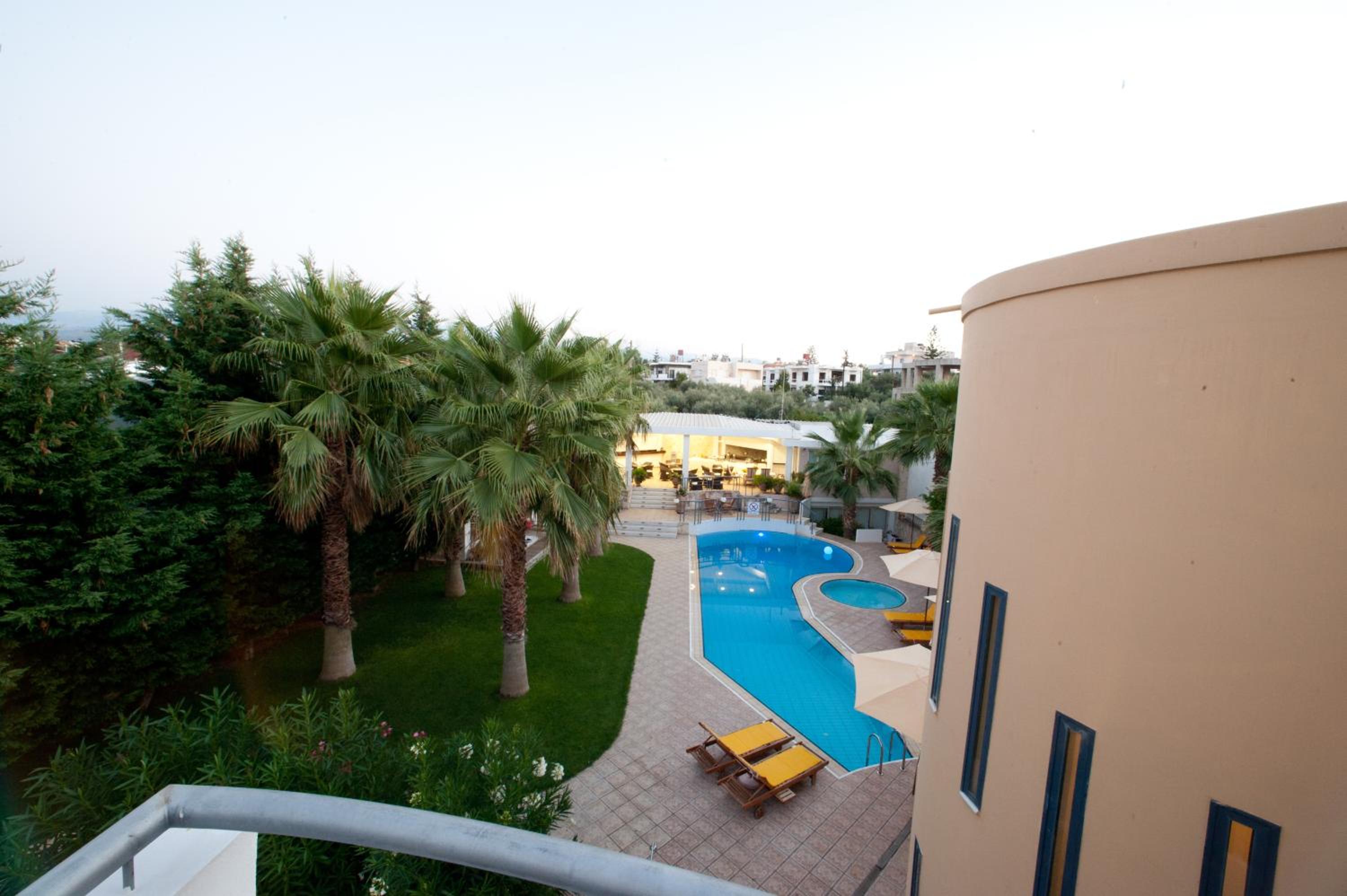 Maisonette with Side Sea View - Photo 8