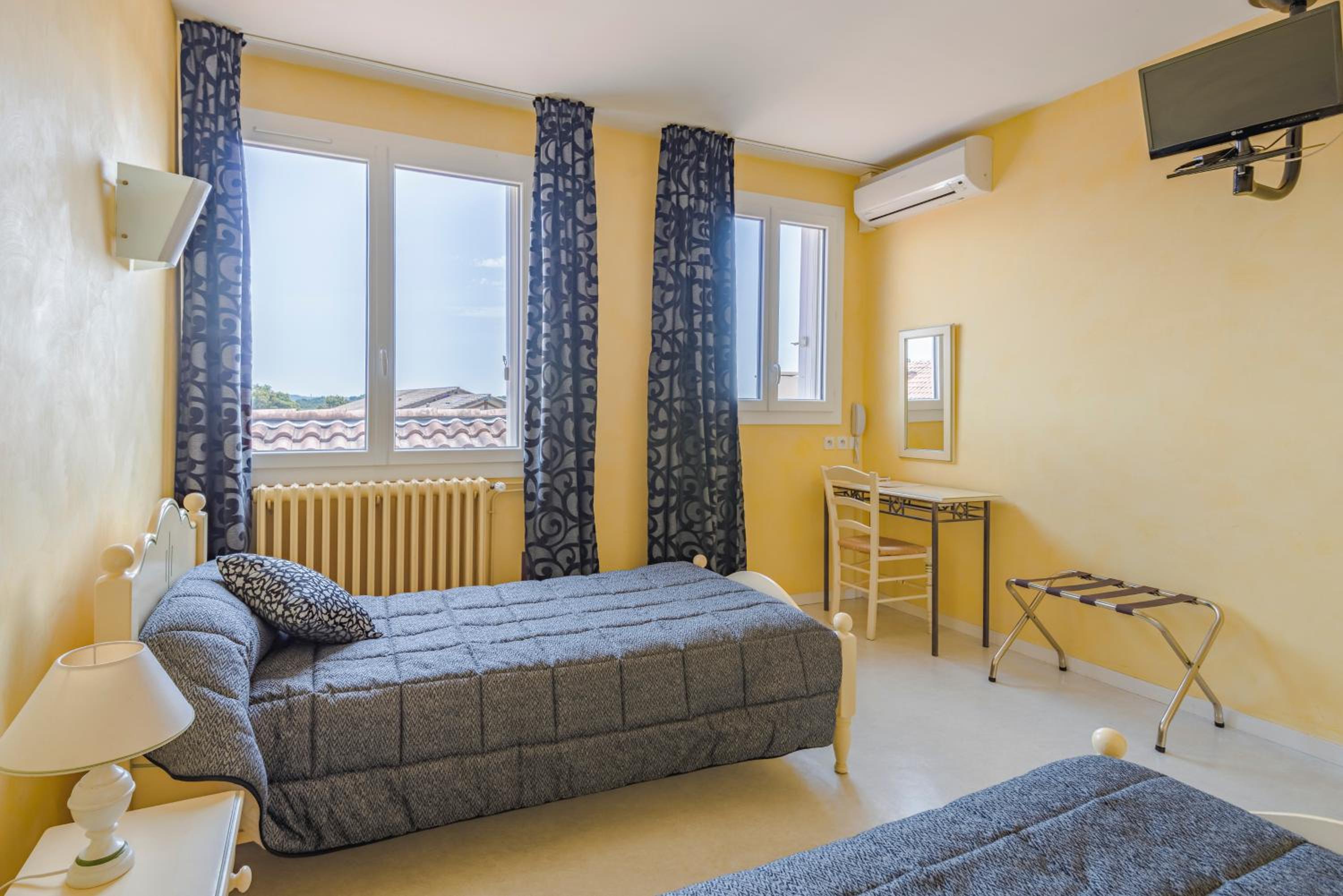 Twin Room - Main Building - Photo 1