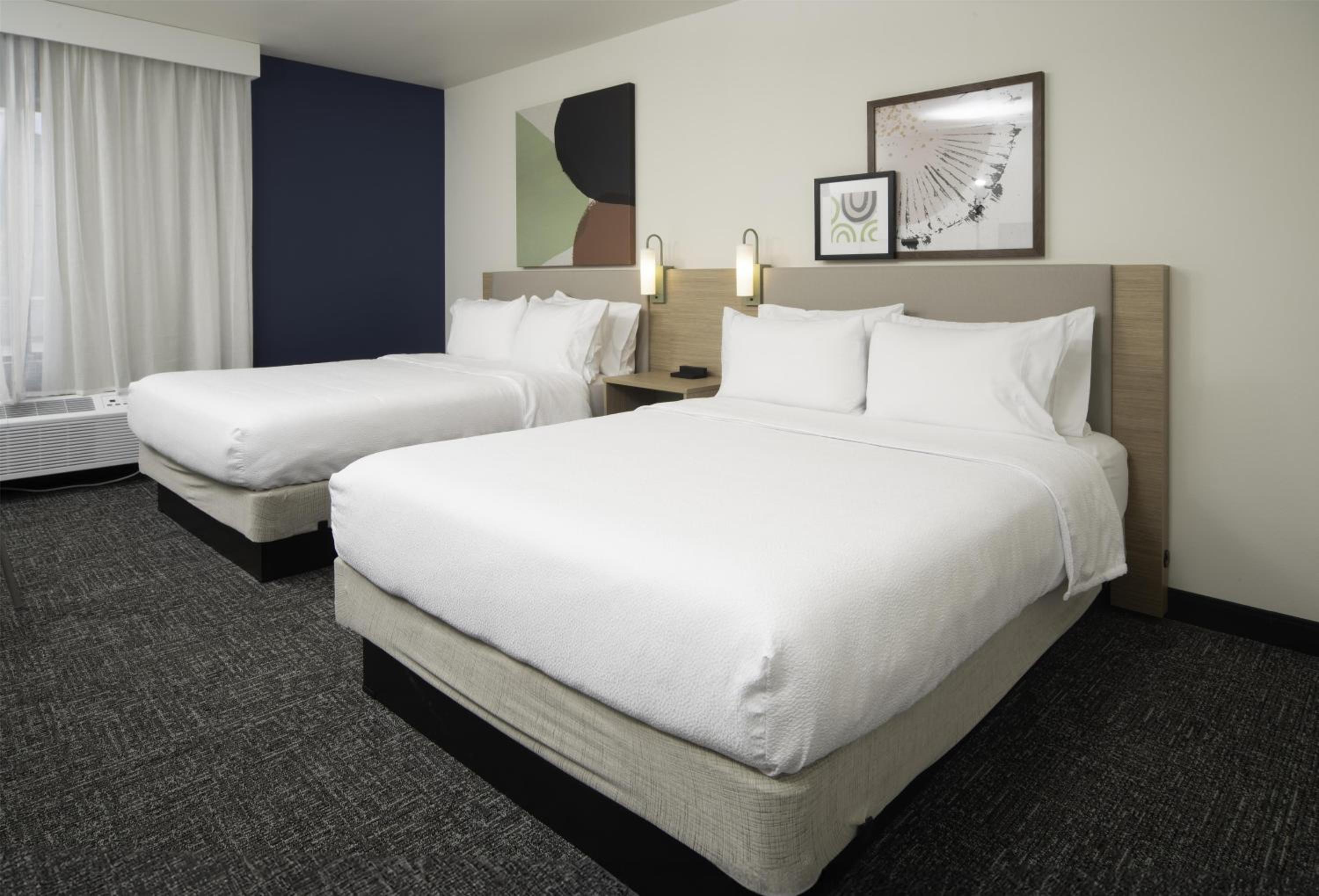 Queen Room with Two Queen Beds - Photo 6