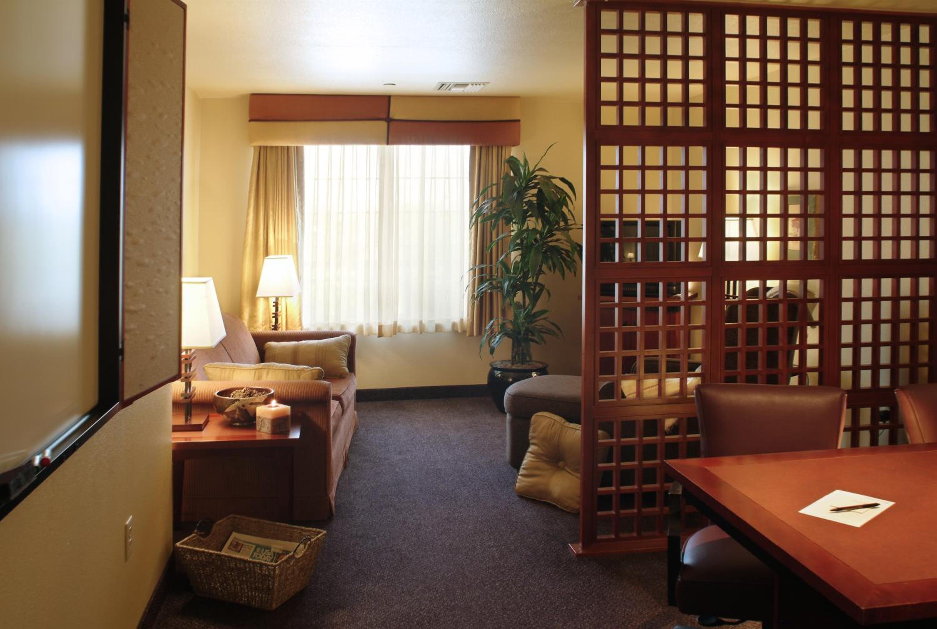 Boardroom Suite - King Bed - Photo 2
