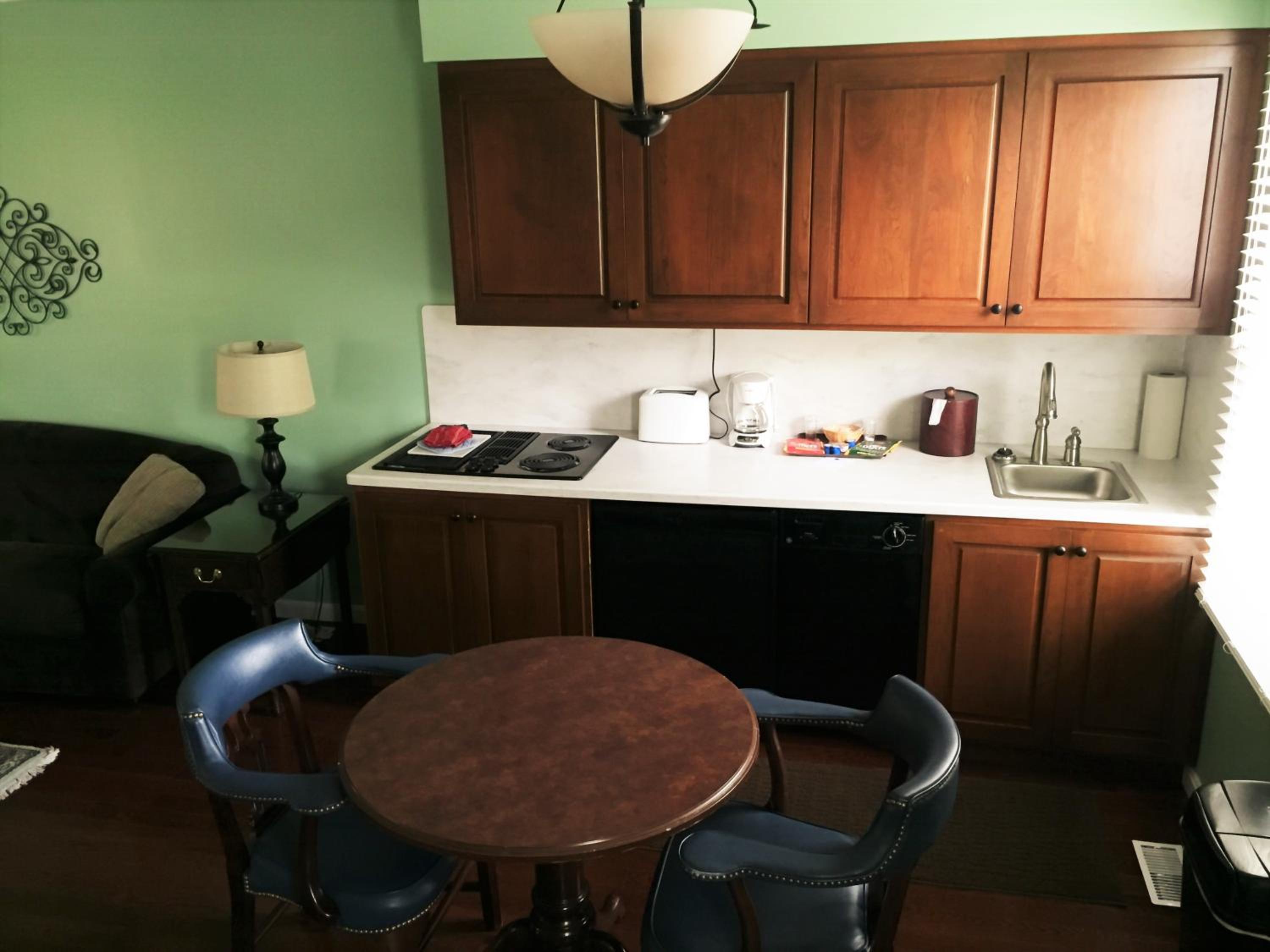 Queen Townhouse - Photo 6