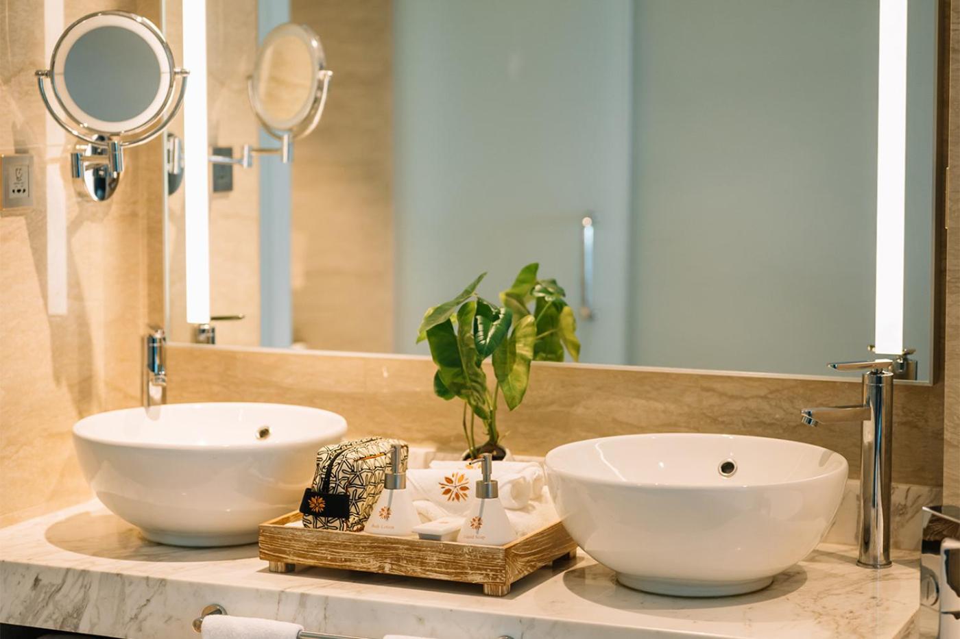 Grand Deluxe Seaview Suite - Photo 4