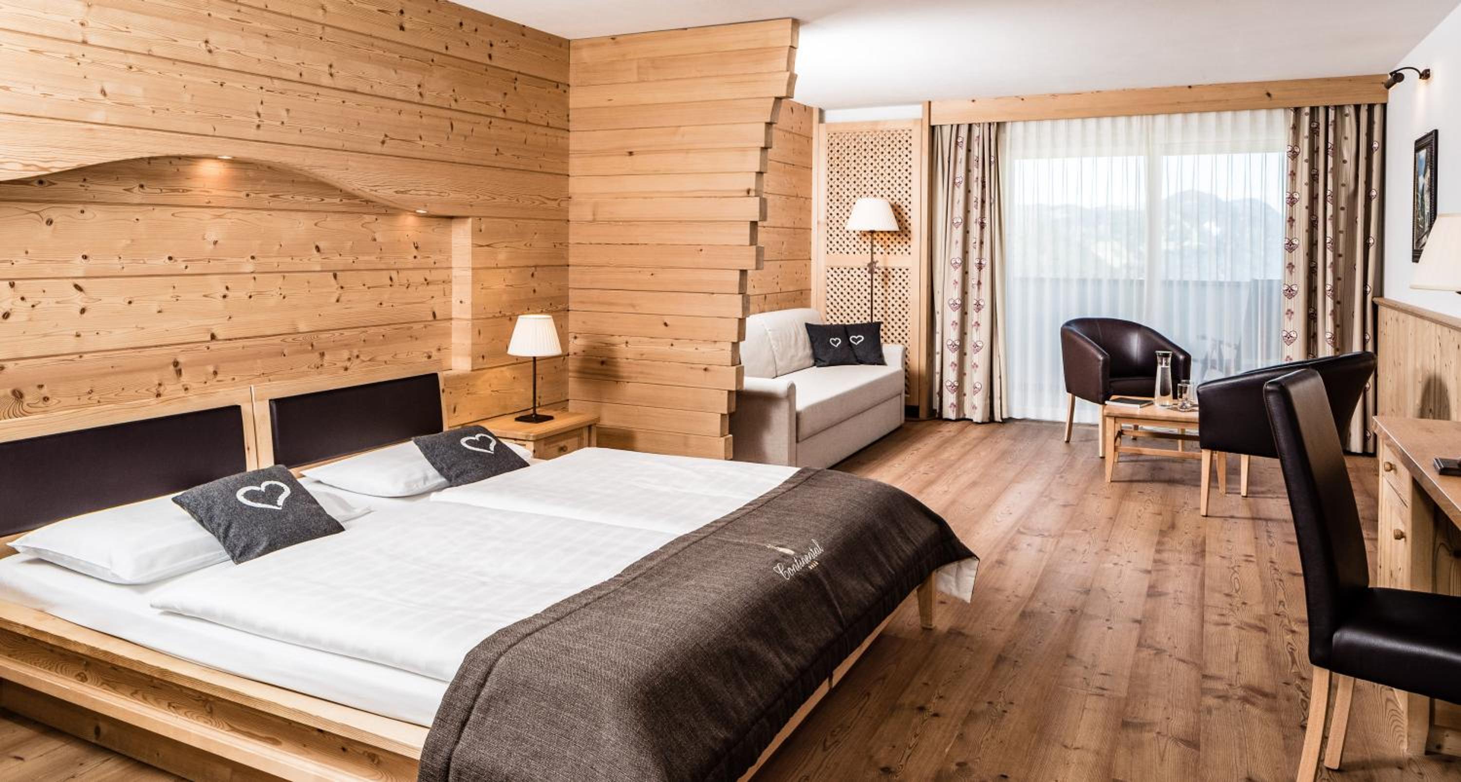 Junior Suite with Balcony - Photo 8