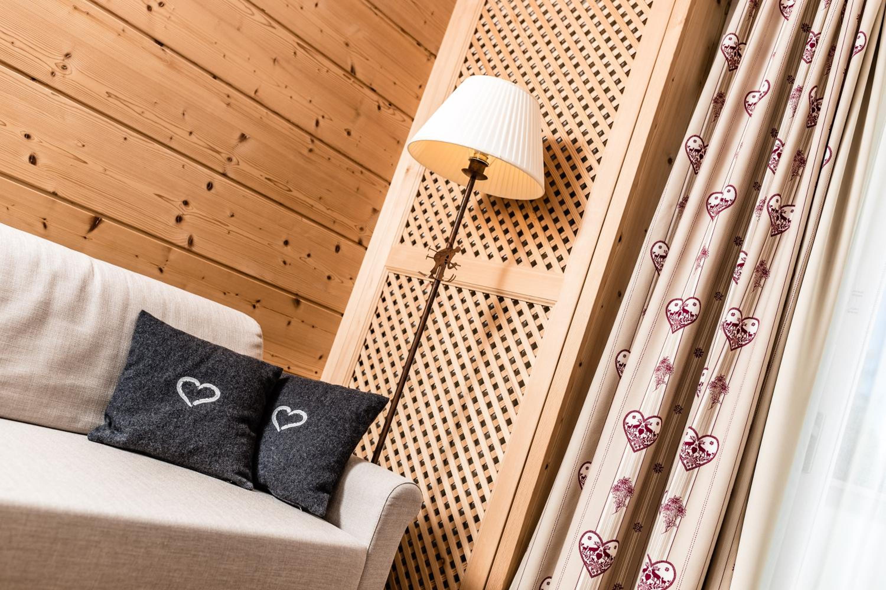 Junior Suite with Balcony - Photo 12