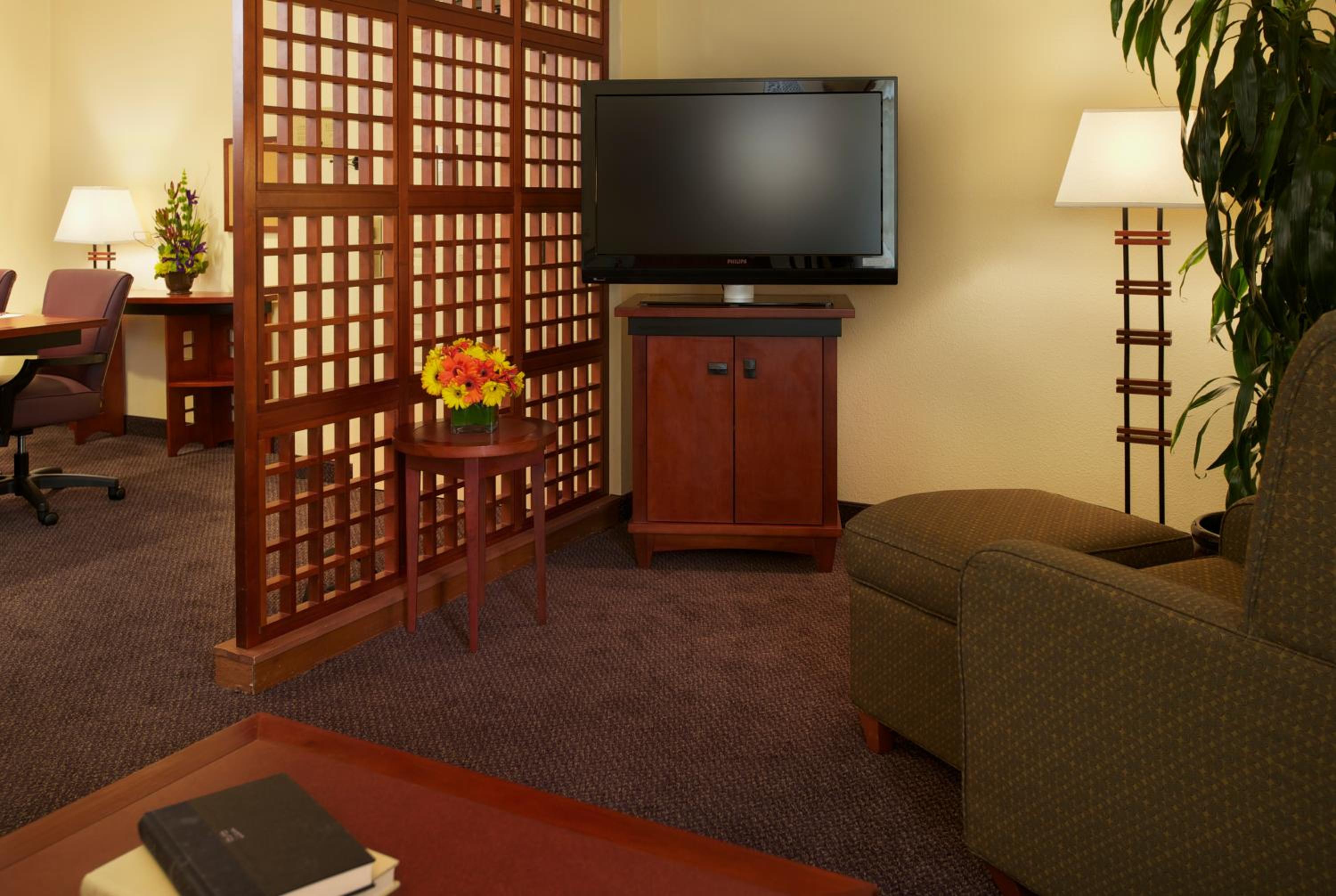 Boardroom Suite - Photo 3
