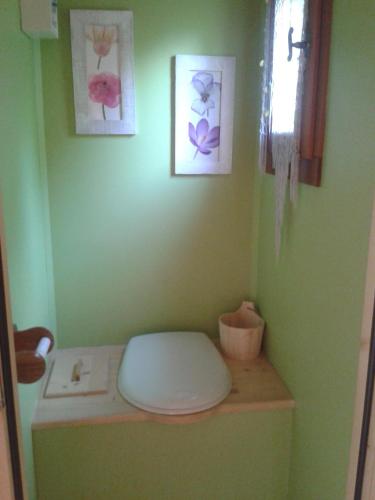 Wooden Caravan with Patio  photo 3