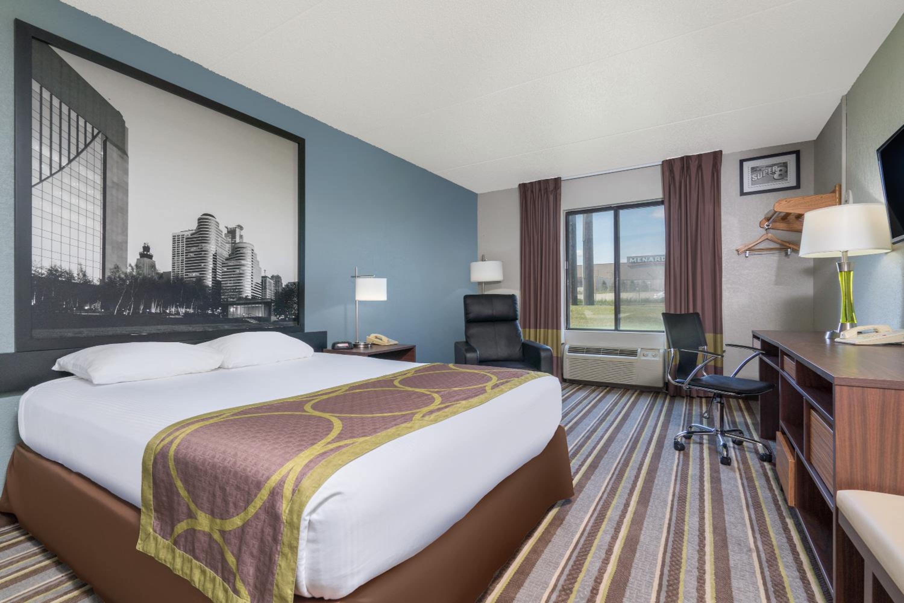 King Room - Non-Smoking - Photo 4