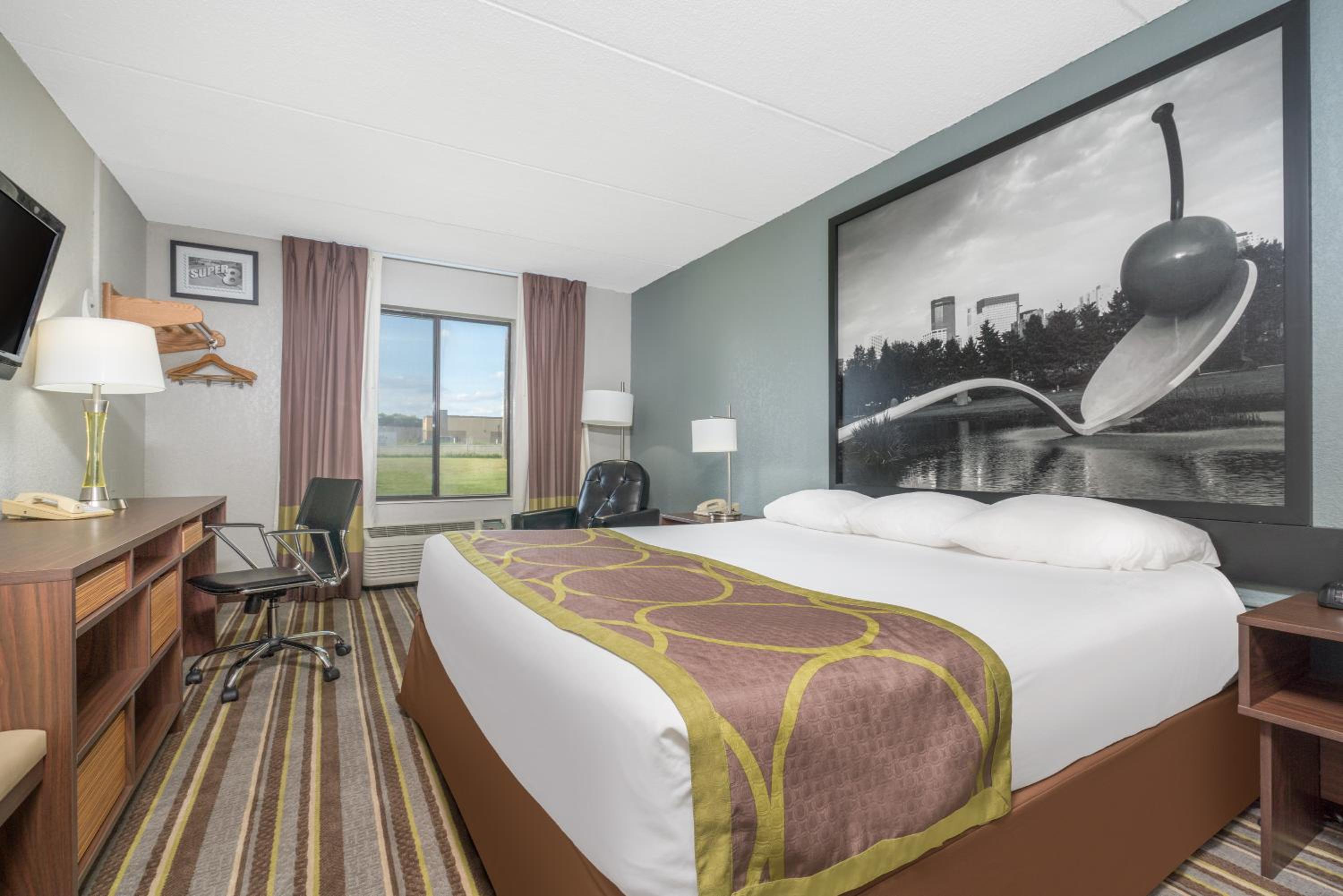 King Room - Non-Smoking - Photo 2