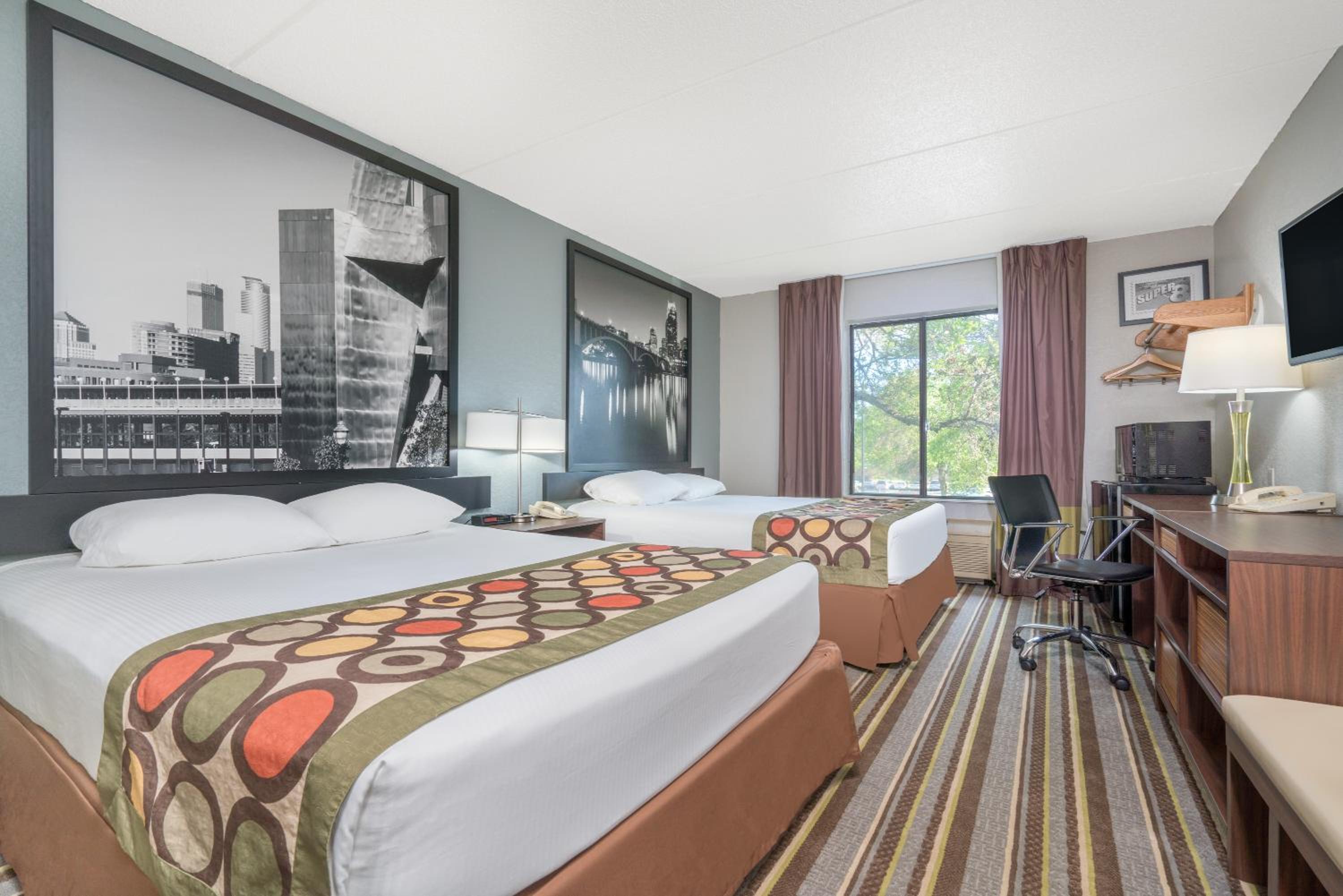 King Room - Non-Smoking - Photo 3