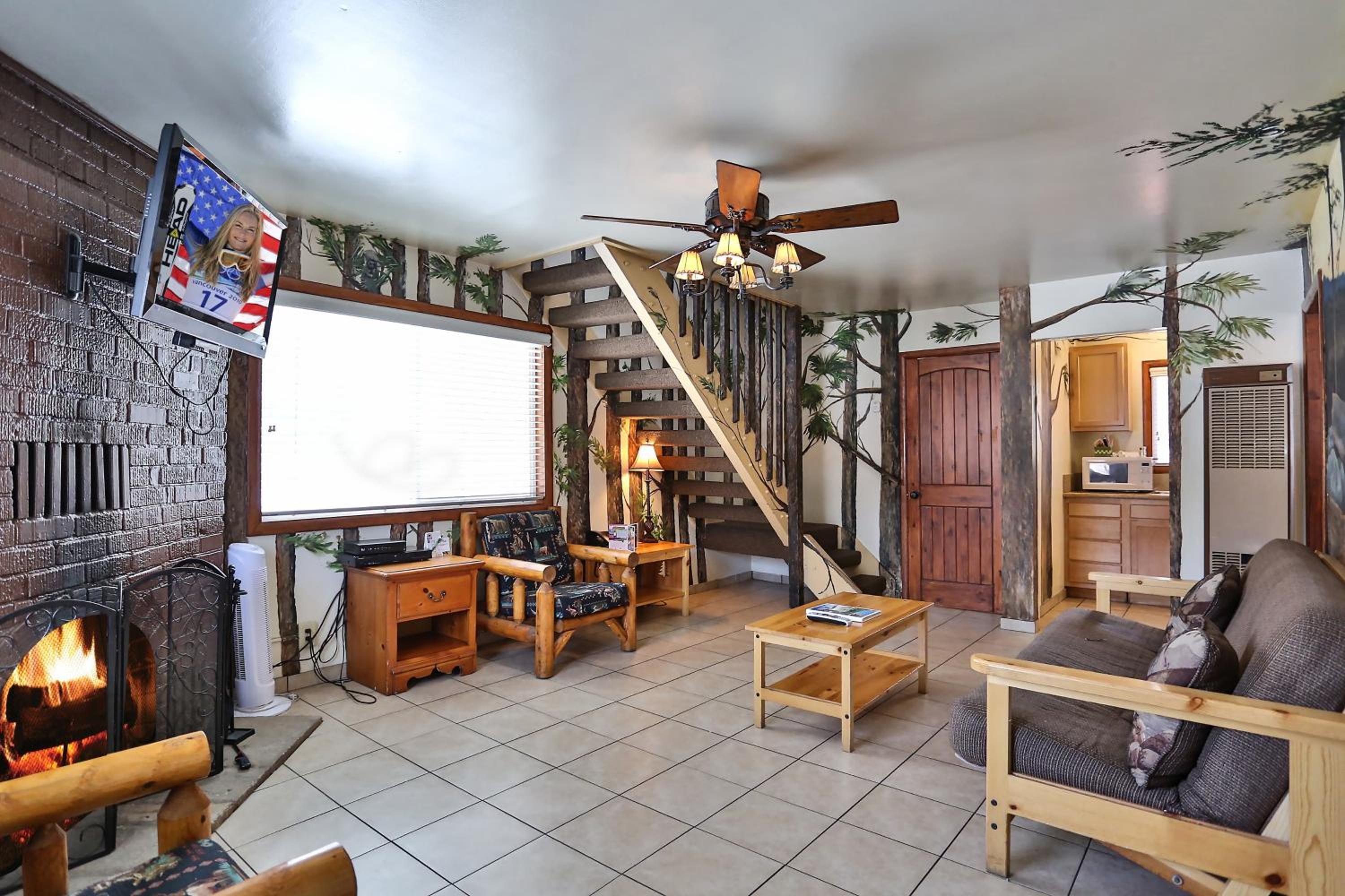 Two-Bedroom House - Photo 12