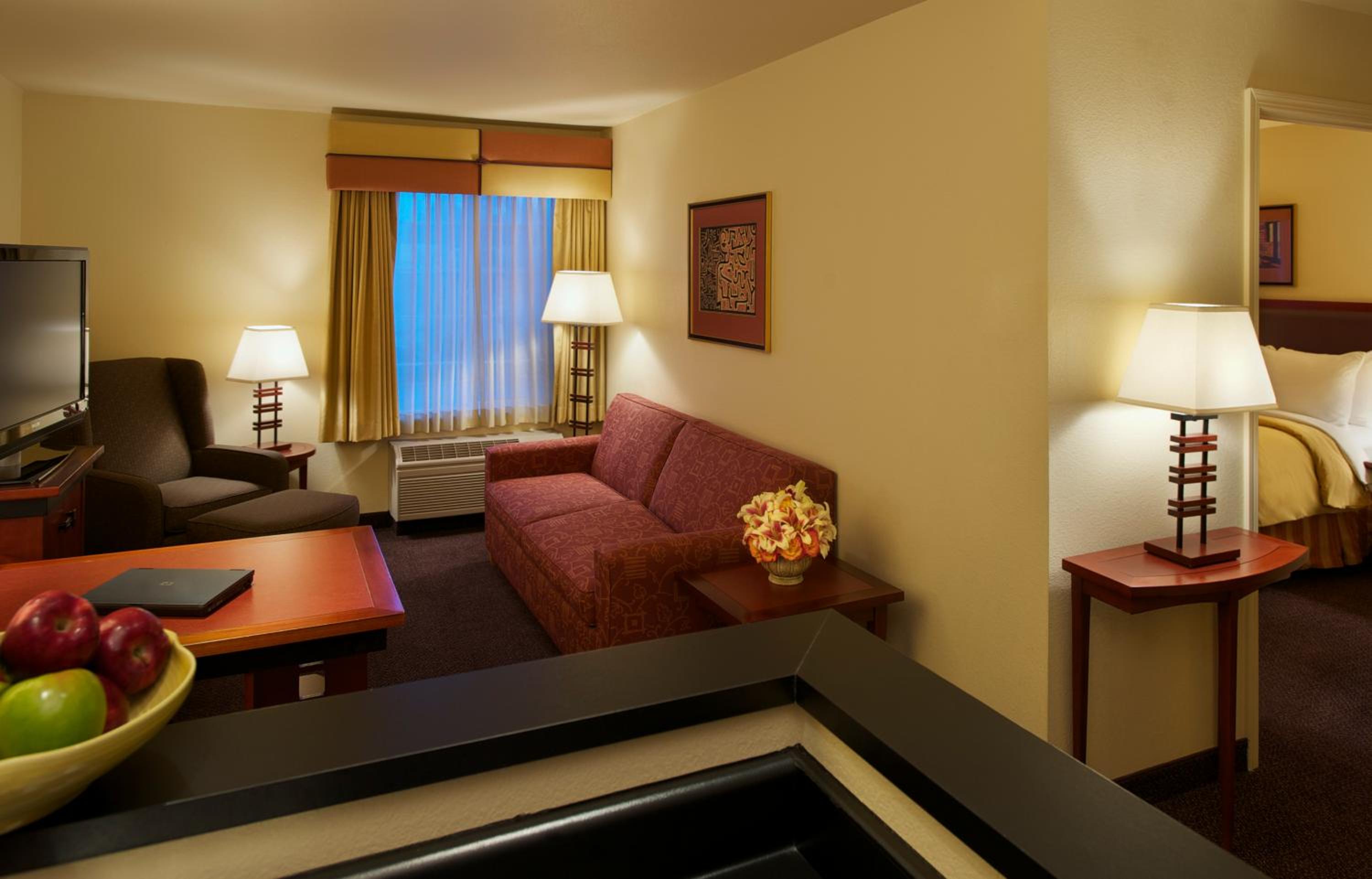 Executive Suite - Photo 7