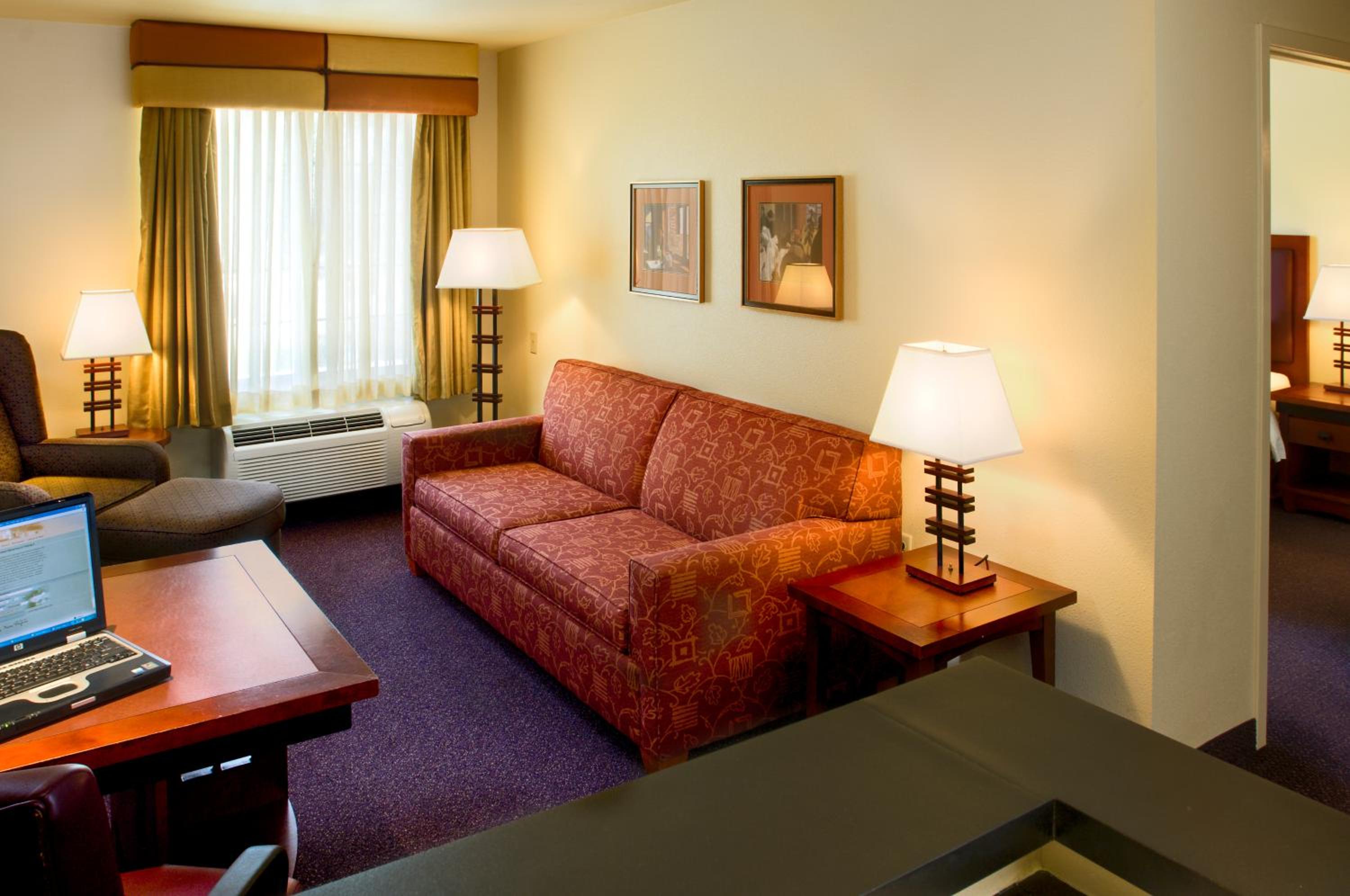 Executive Suite - Photo 8