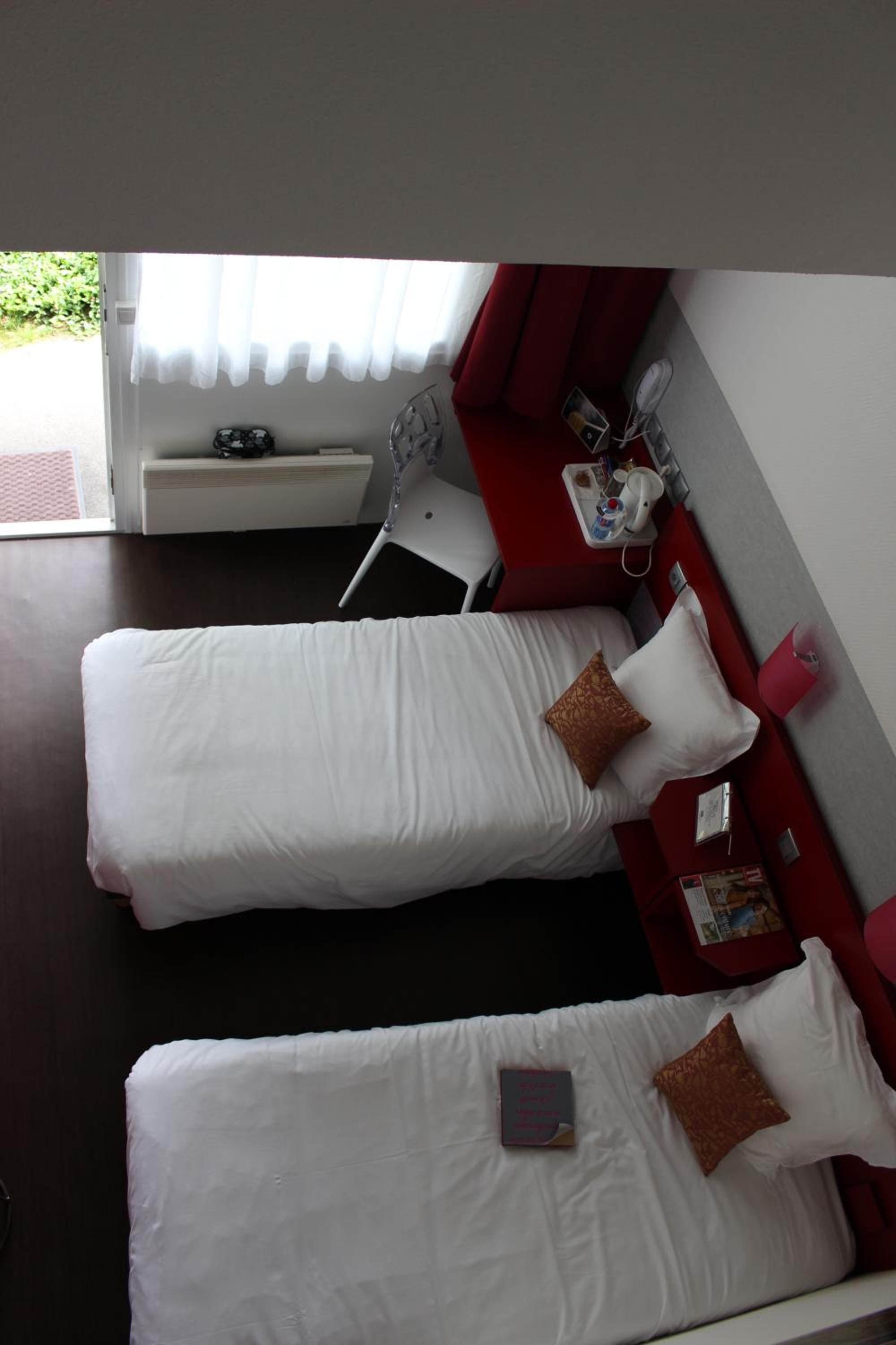 Twin Room - Photo 4