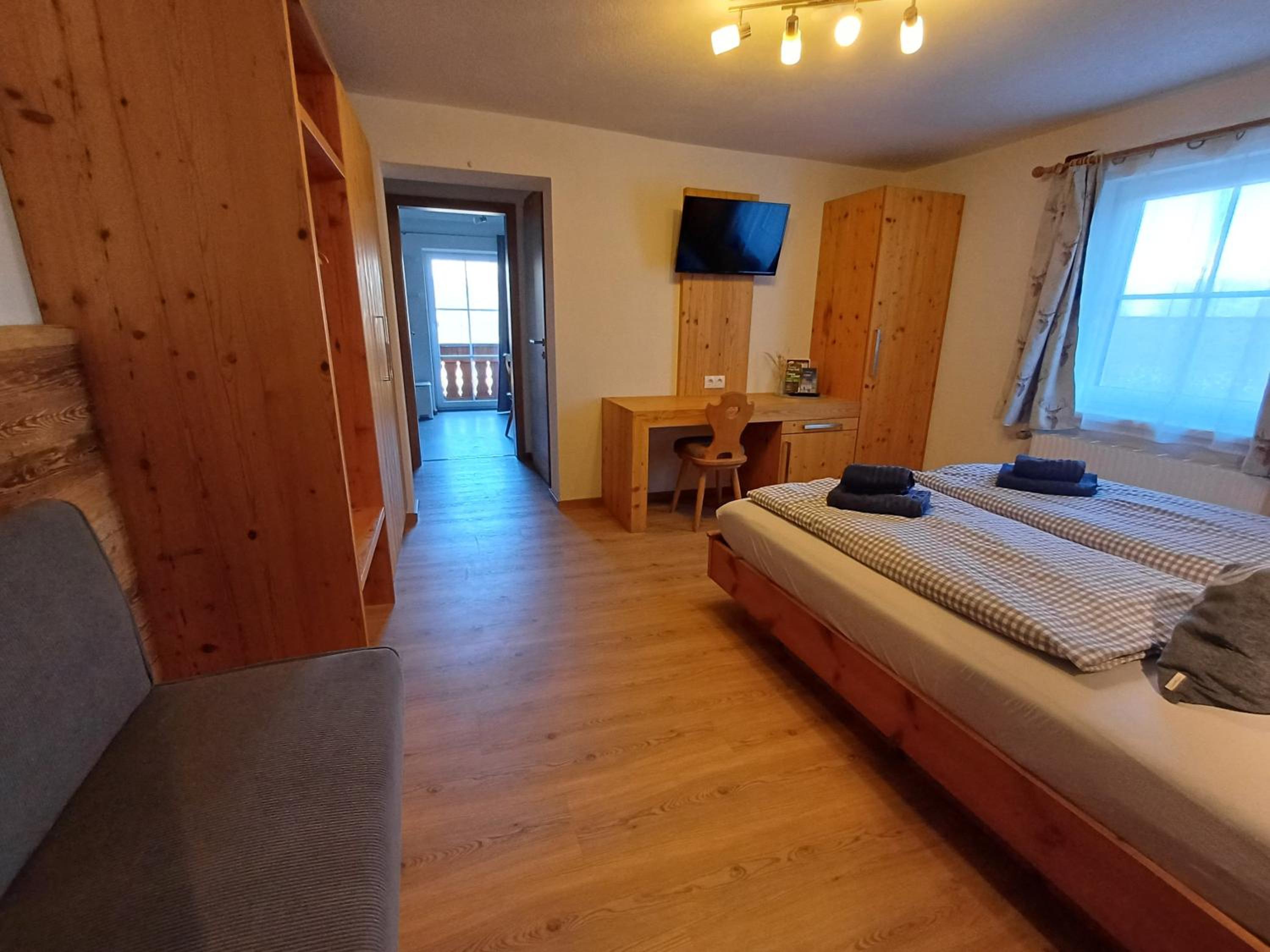 Two-Bedroom Apartment with Balcony photo 3