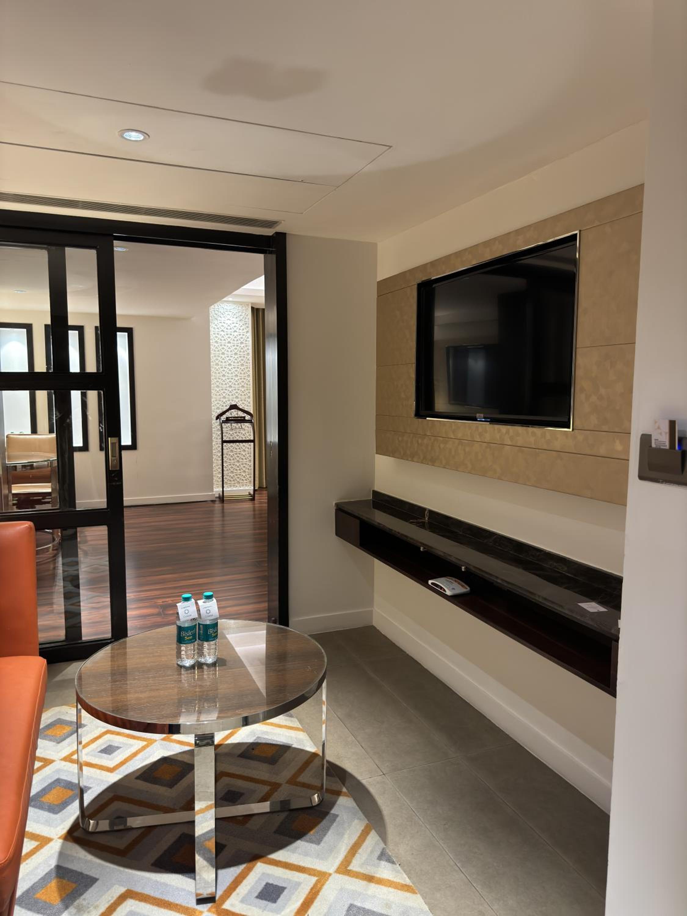 Suite (10% off on F&B with a-la-carte selection + 10% off on One-way Airport/Railway/Bus Transfer + 10% Off on Laundry service for upto 2 clothing item(s) + Complimentary Welcome Drink on arrival + Free Linen Change)