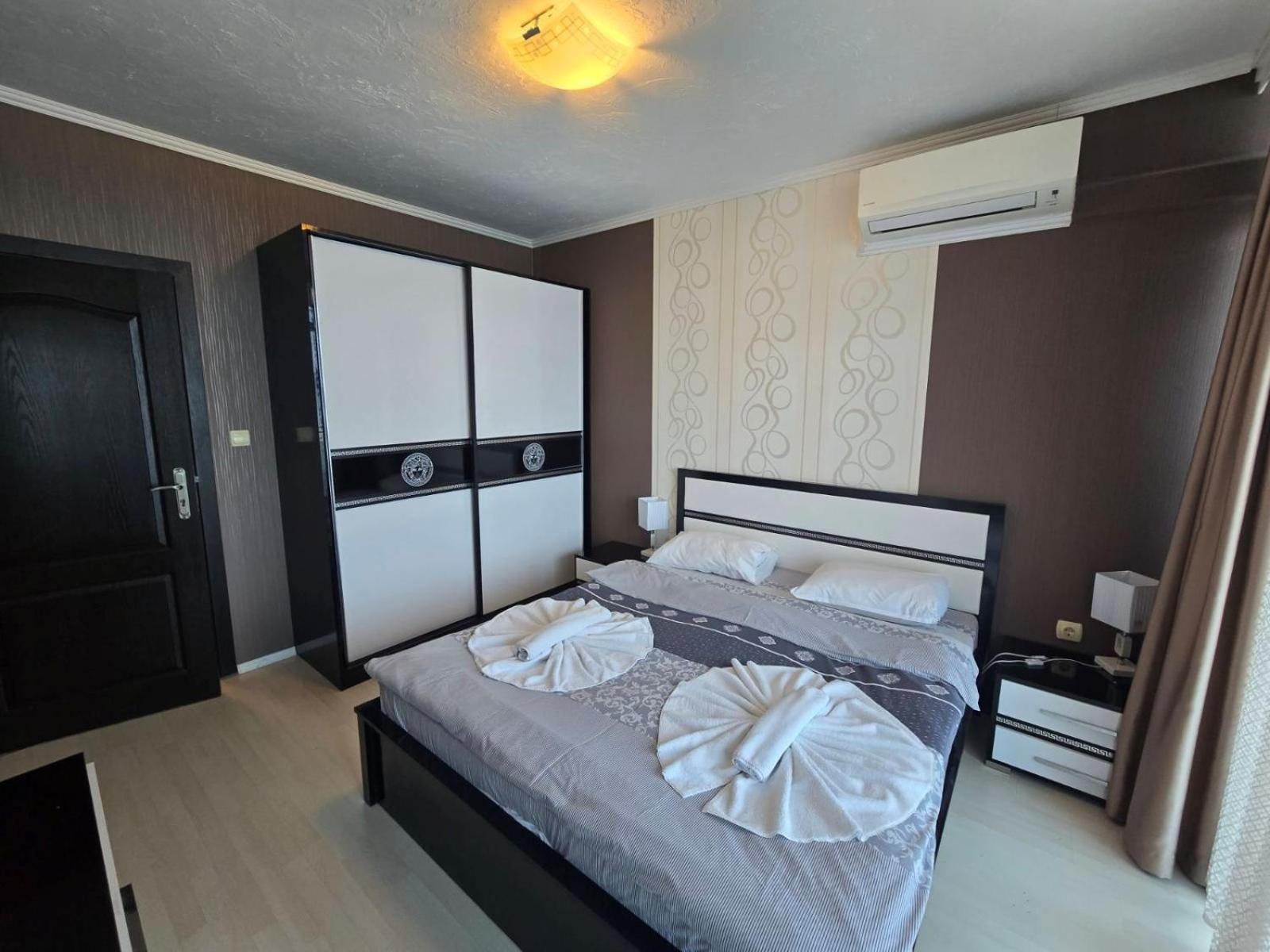 One-Bedroom Apartment with Sea View photo 3