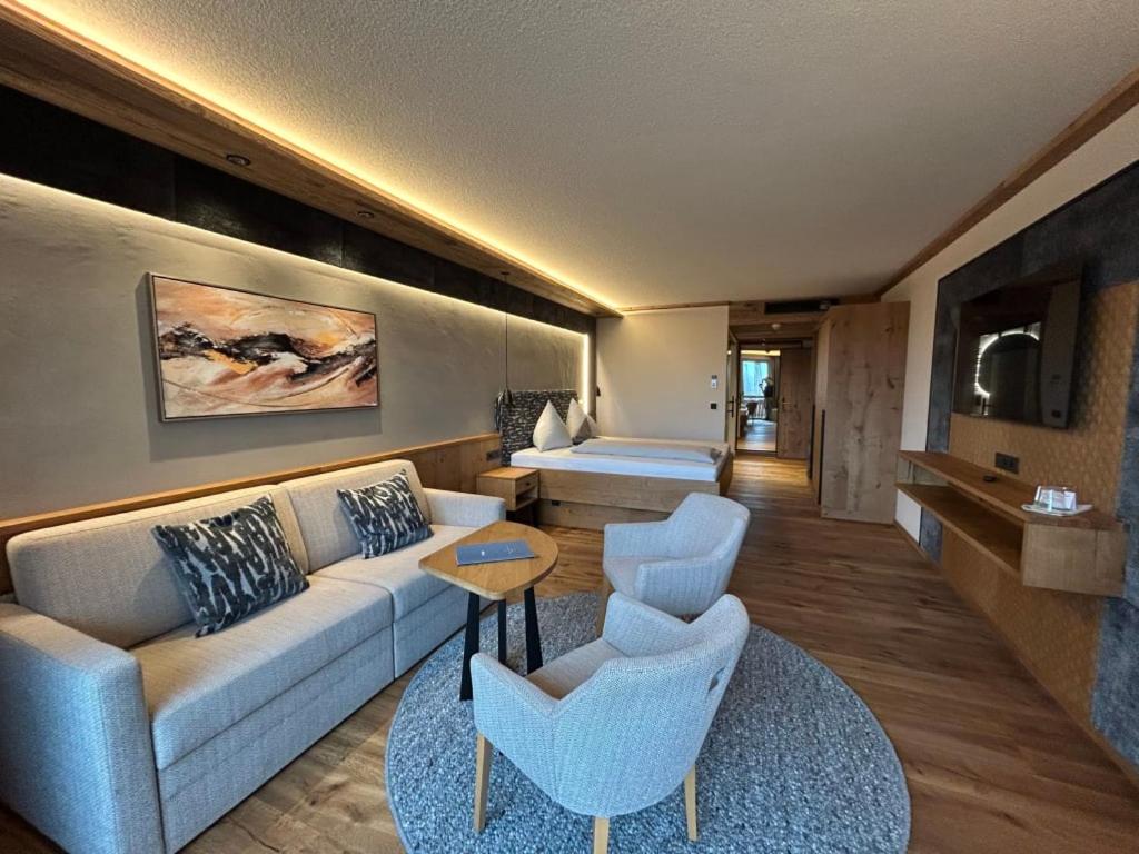 Deluxe Double or Twin Room with Balcony photo 2