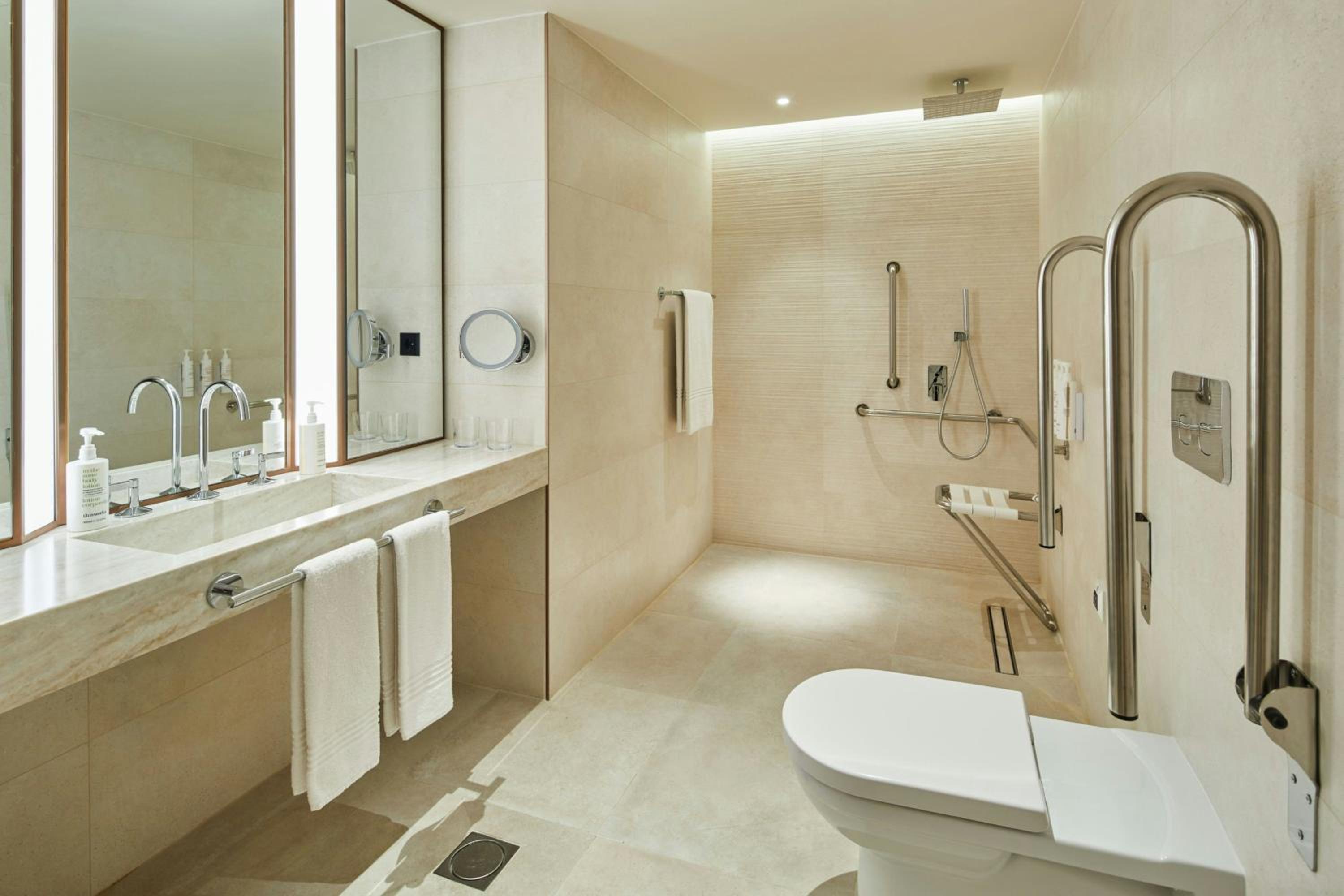Deluxe King Room - Photo 1