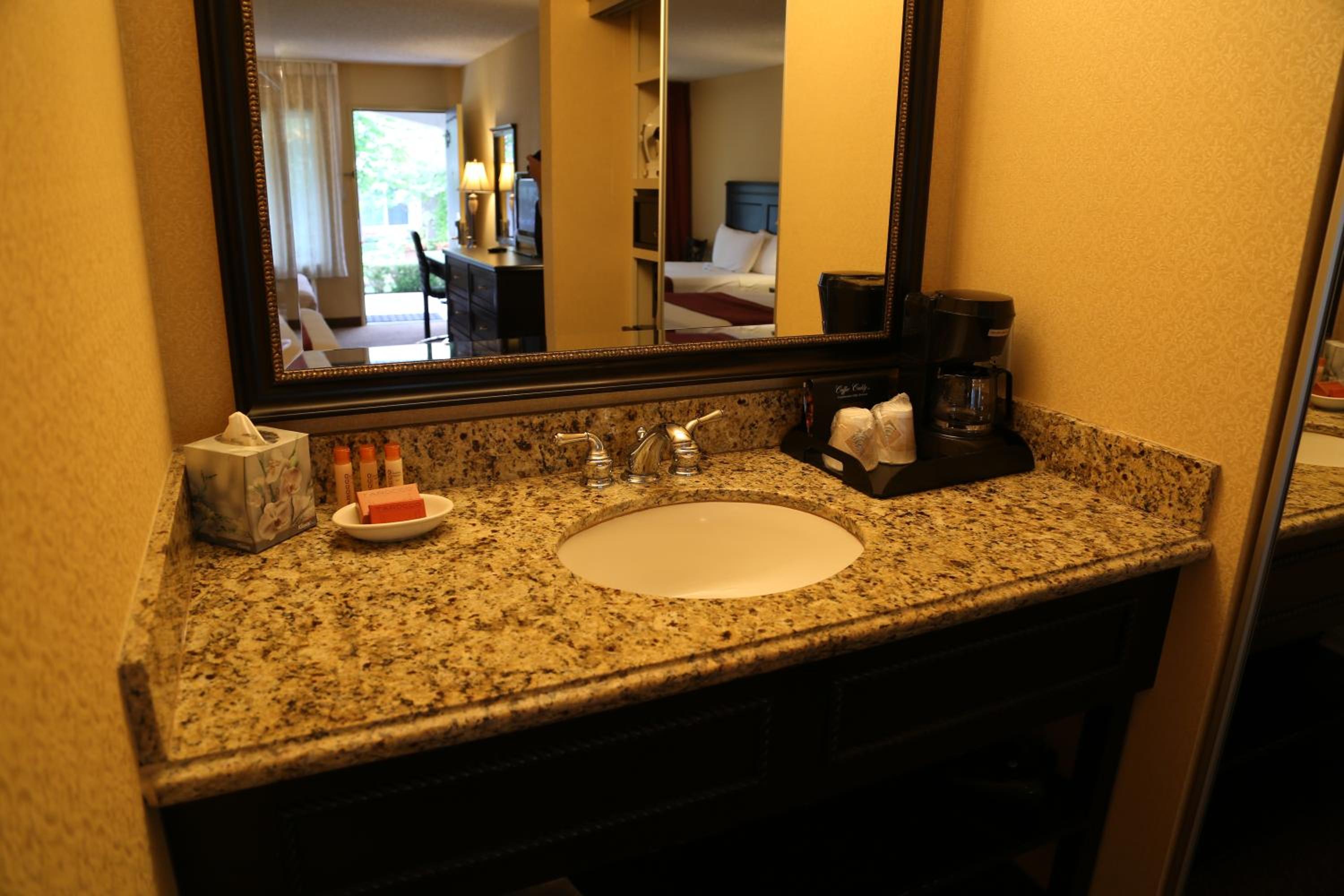 Standard Single Room, 2 Queen Beds, Non-Smoking - Photo 4