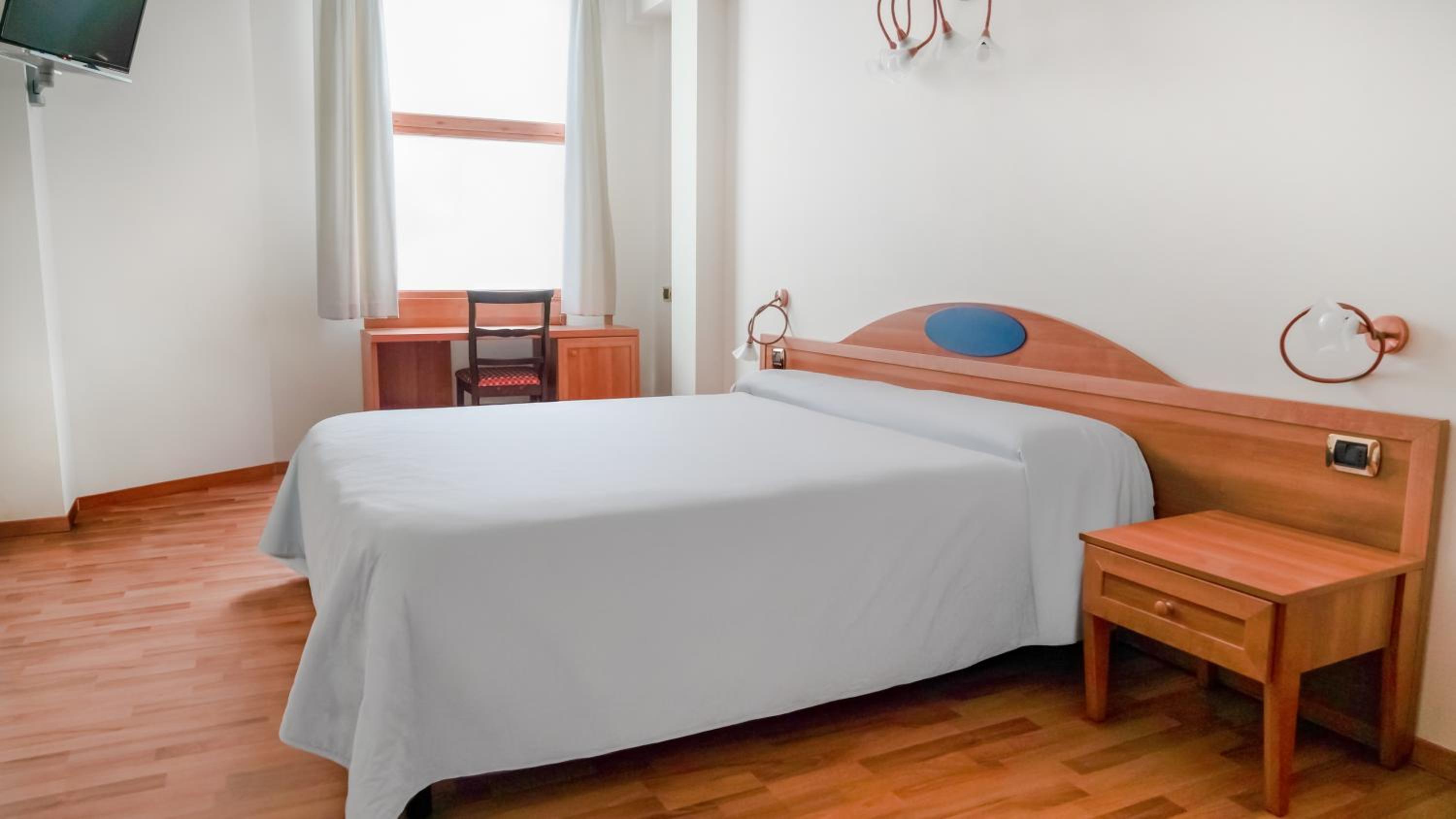 Economy Double Room photo 2