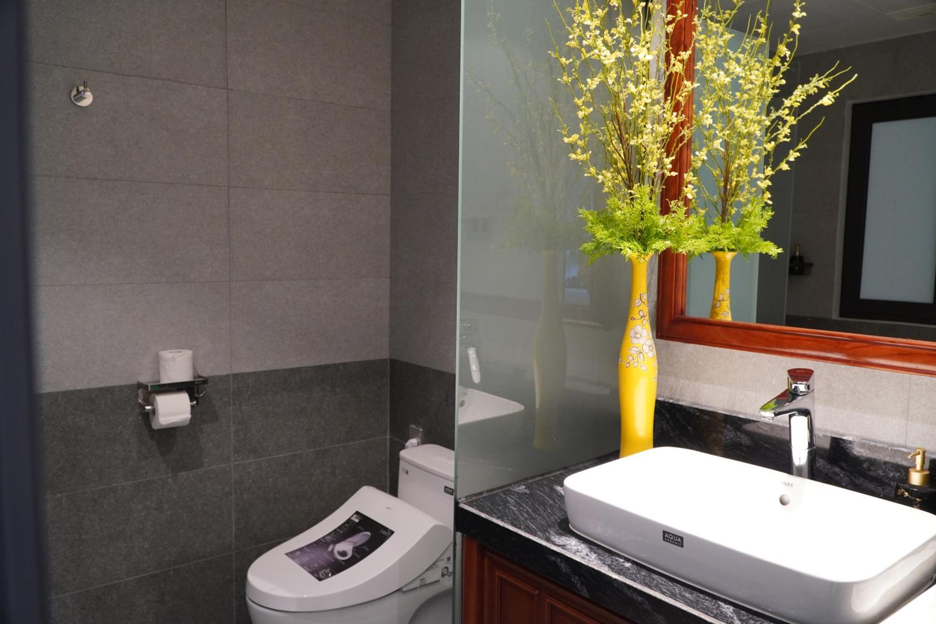 Quadruple Room with Private Bathroom