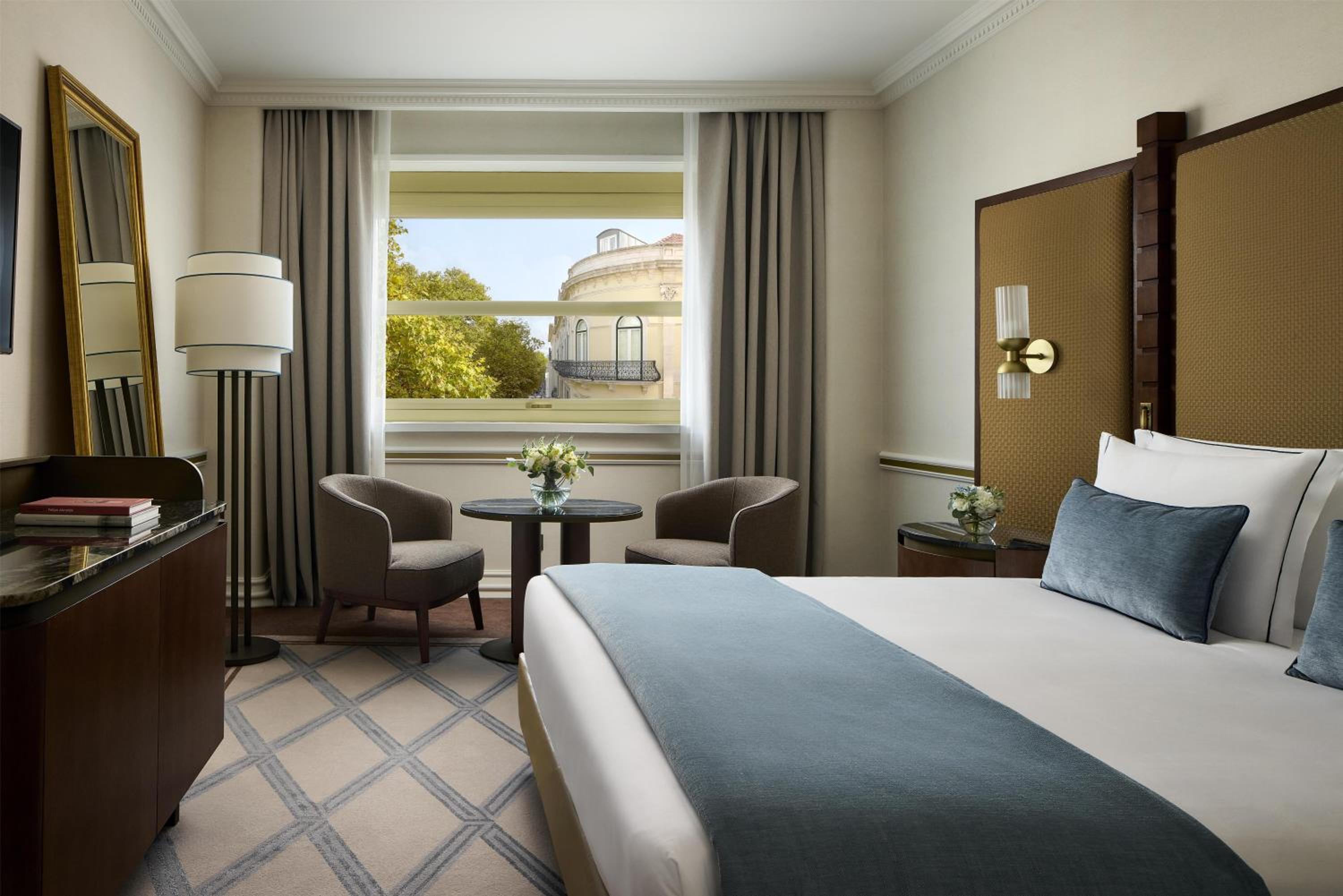 Signature with 2 Adults+1 Child Occupancy and Extra Bed (Non Smoking)