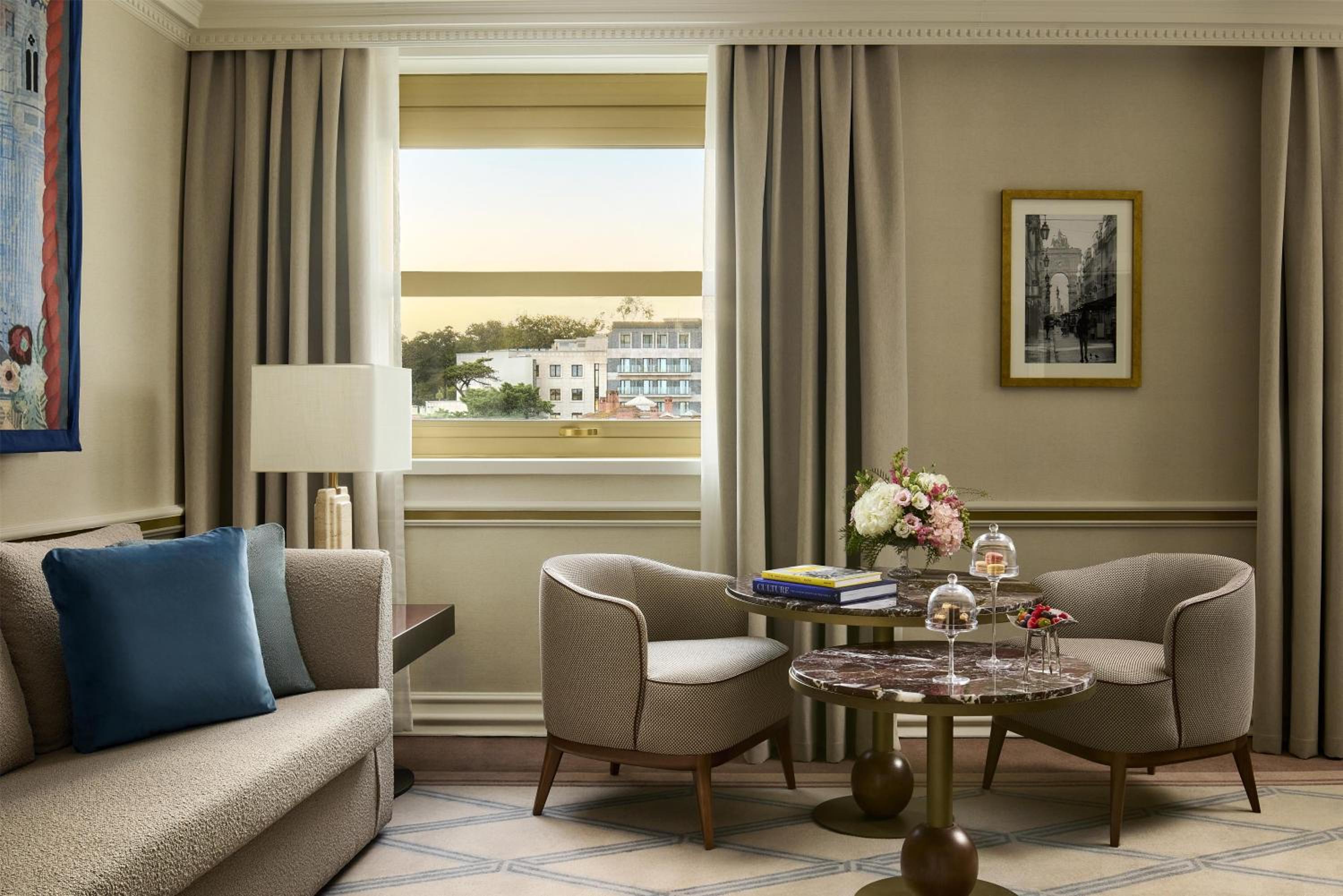 Signature Premium Suite (Non Smoking)