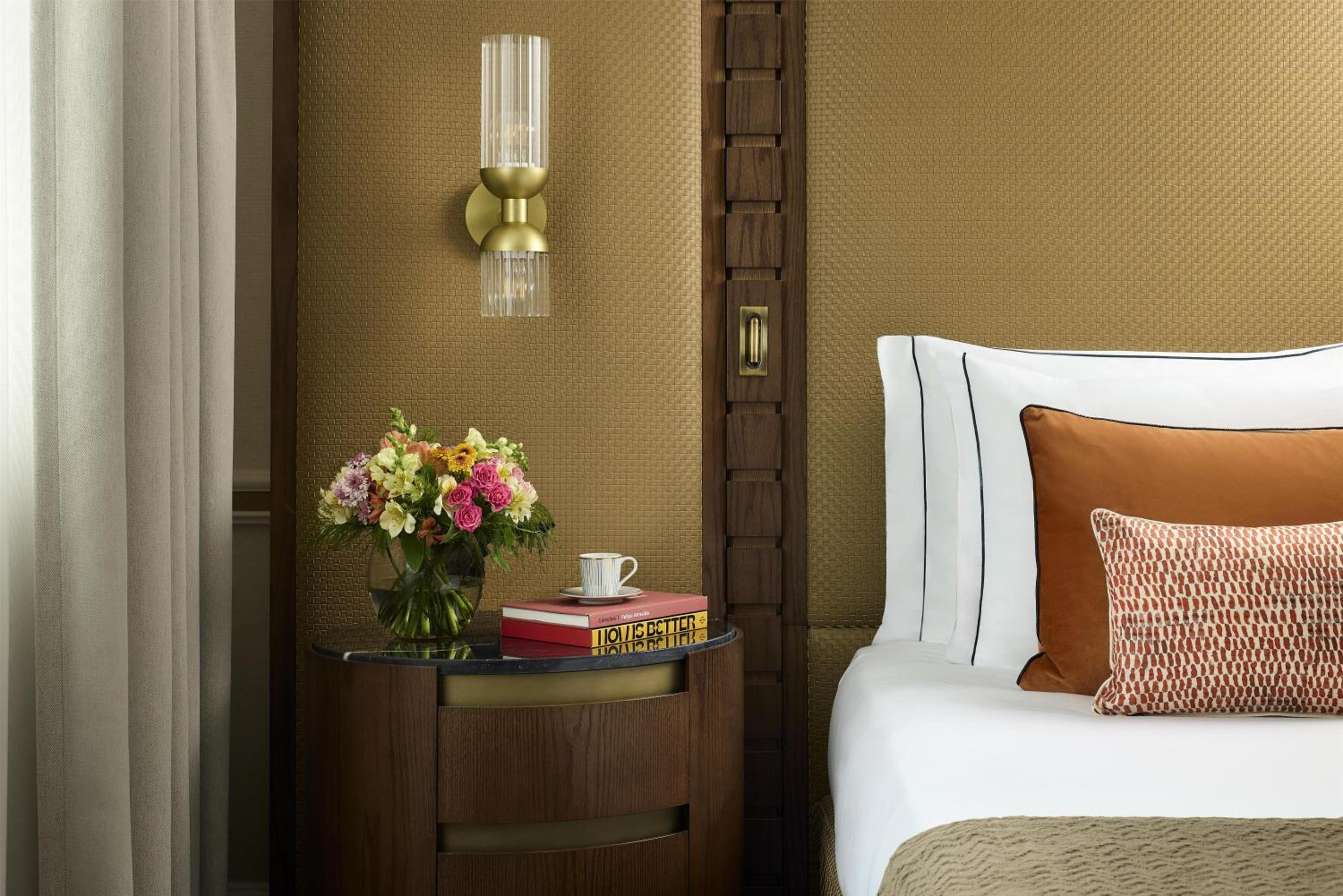 Signature Premium Suite (Non Smoking)